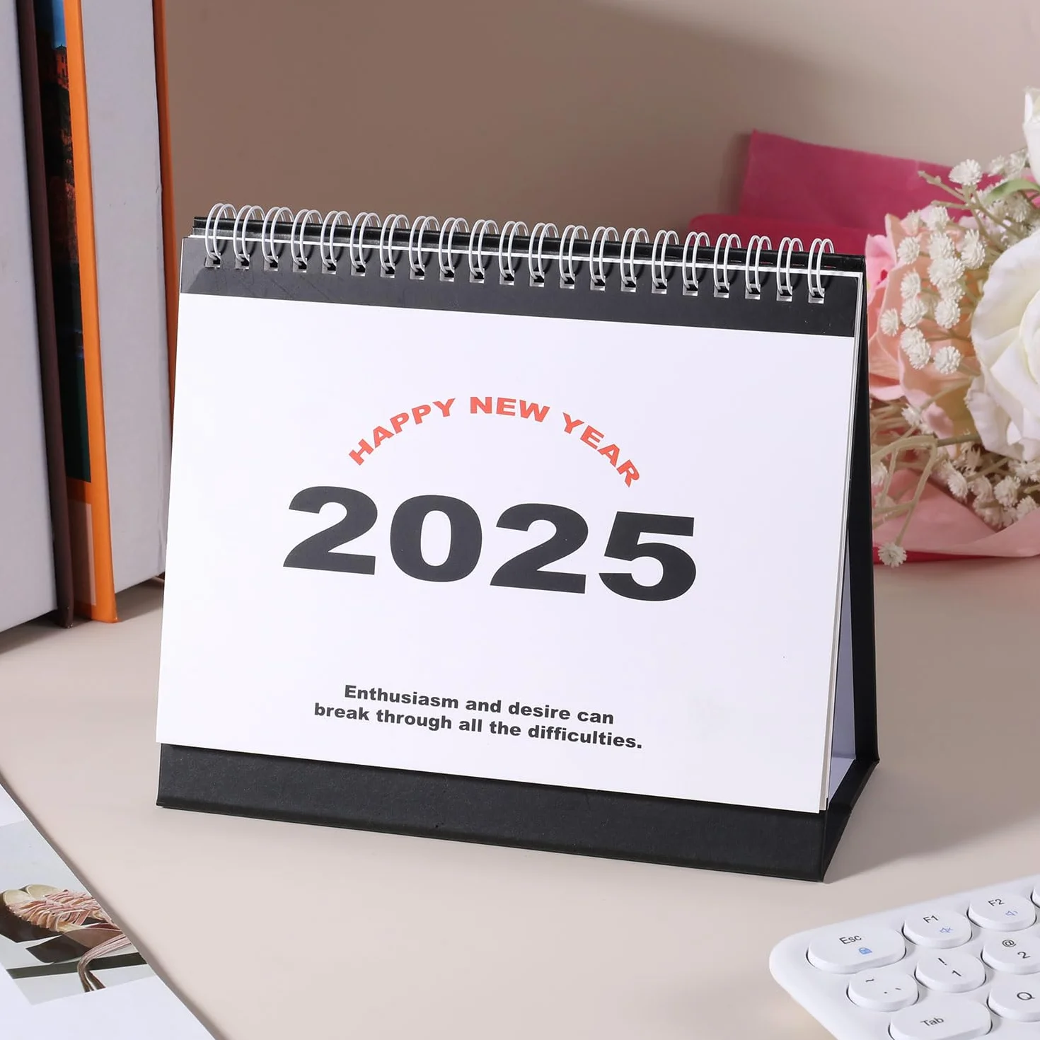 Kalendarz Biurkowy, Wazny od Pazdziernika 2024 do Grudnia 2025 Gruby Papier Kalendarz Stojacy z Klapka na Rok 2025 z Podwójnym Drutem do Domu Biura Szkoly (Czarny)