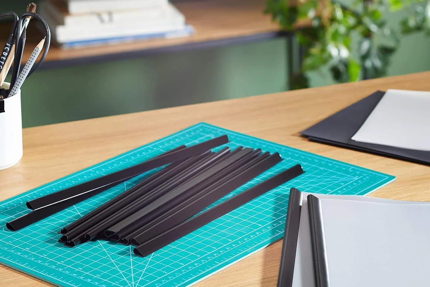 Durable 293102 Grzbiet zaciskowy A4 (do 60 kartek), opak. 50 sztuk, kolor biały.