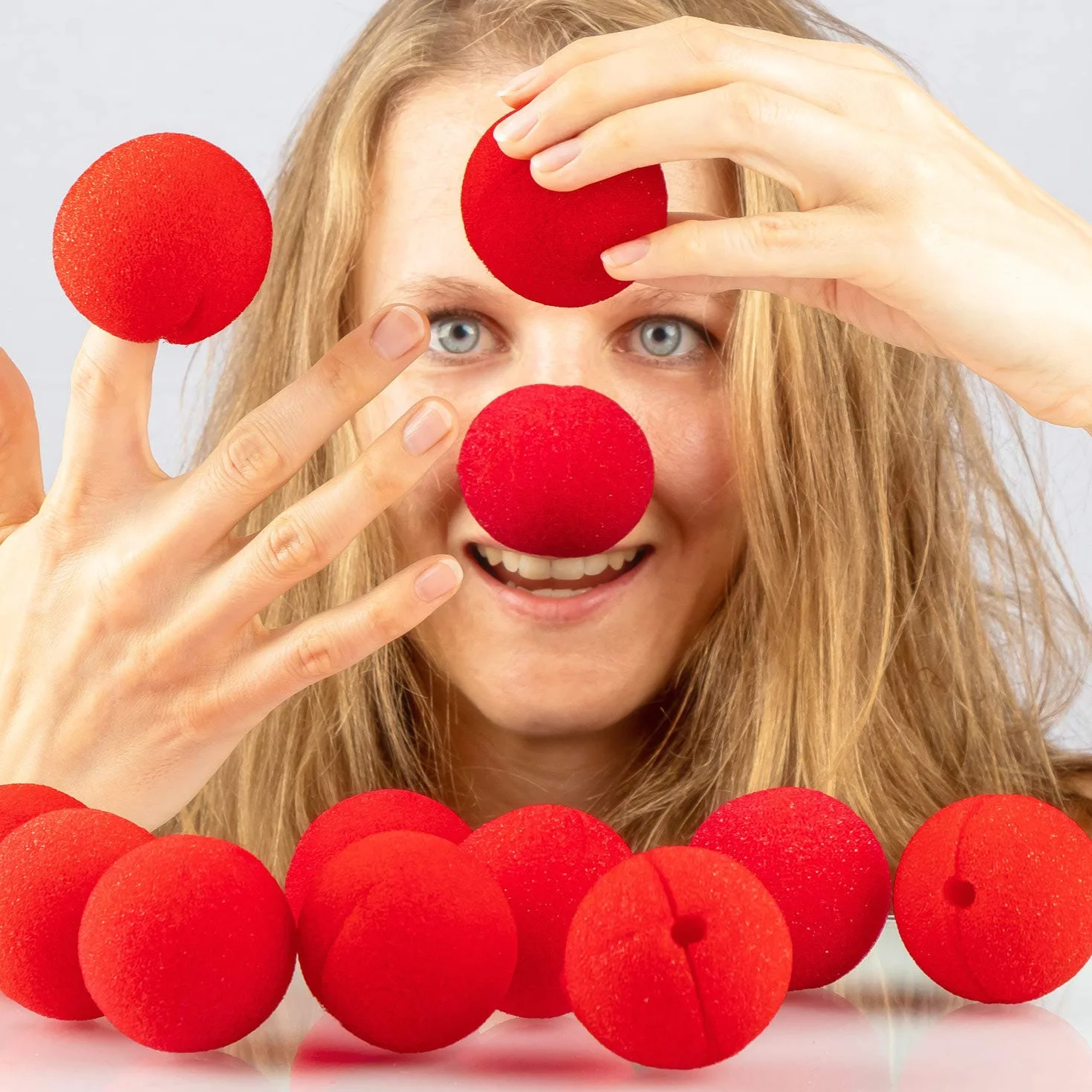 com-four® Czerwone piankowe nosy klaunów – Ø 5 cm – zabawne nosy gabkowe na kostiumy, Mardi Gras, karnawal i imprezy tematyczne