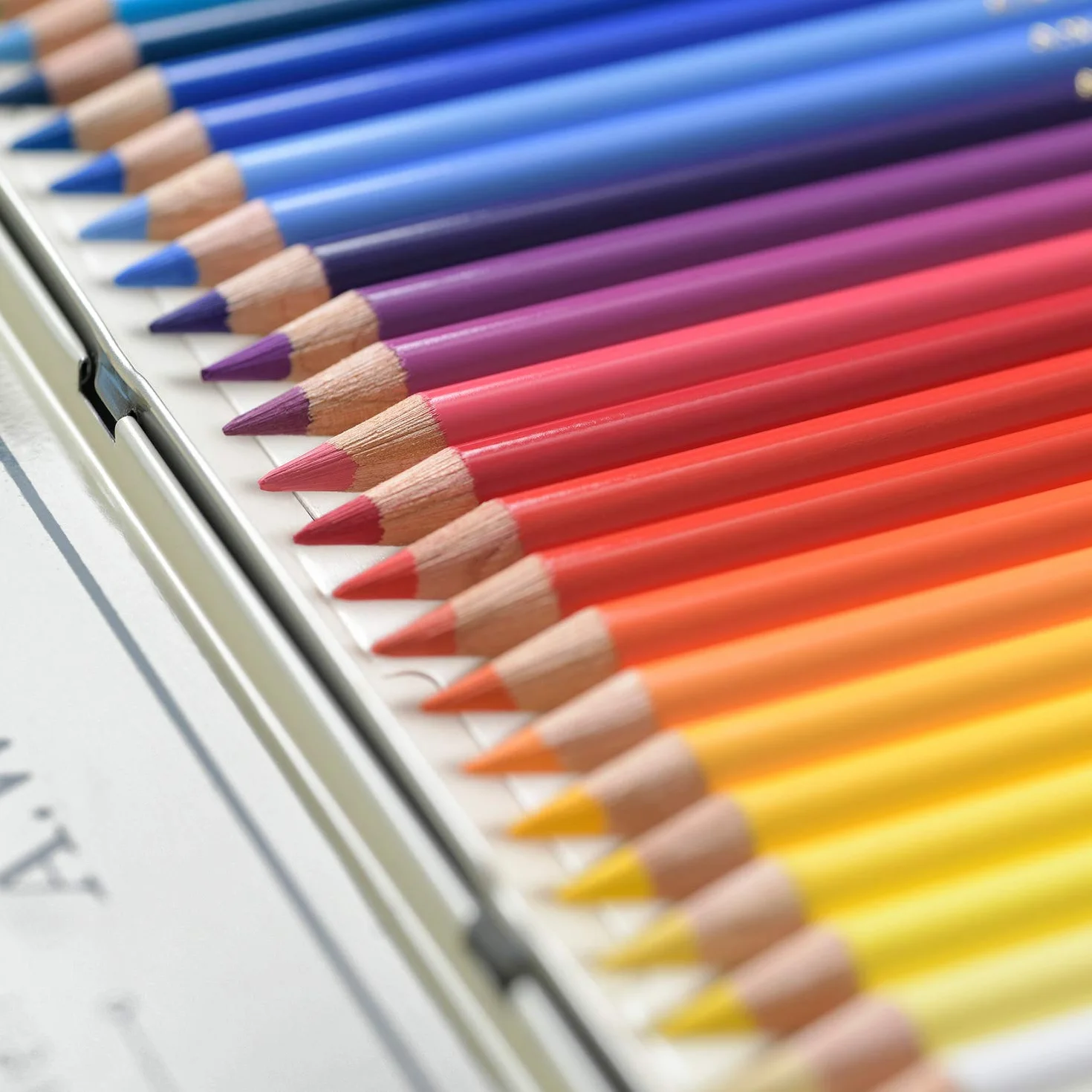 Faber Castell Limitowana edycja 111. rocznica - puszka z 12 ołówkami artystycznymi Polychromos