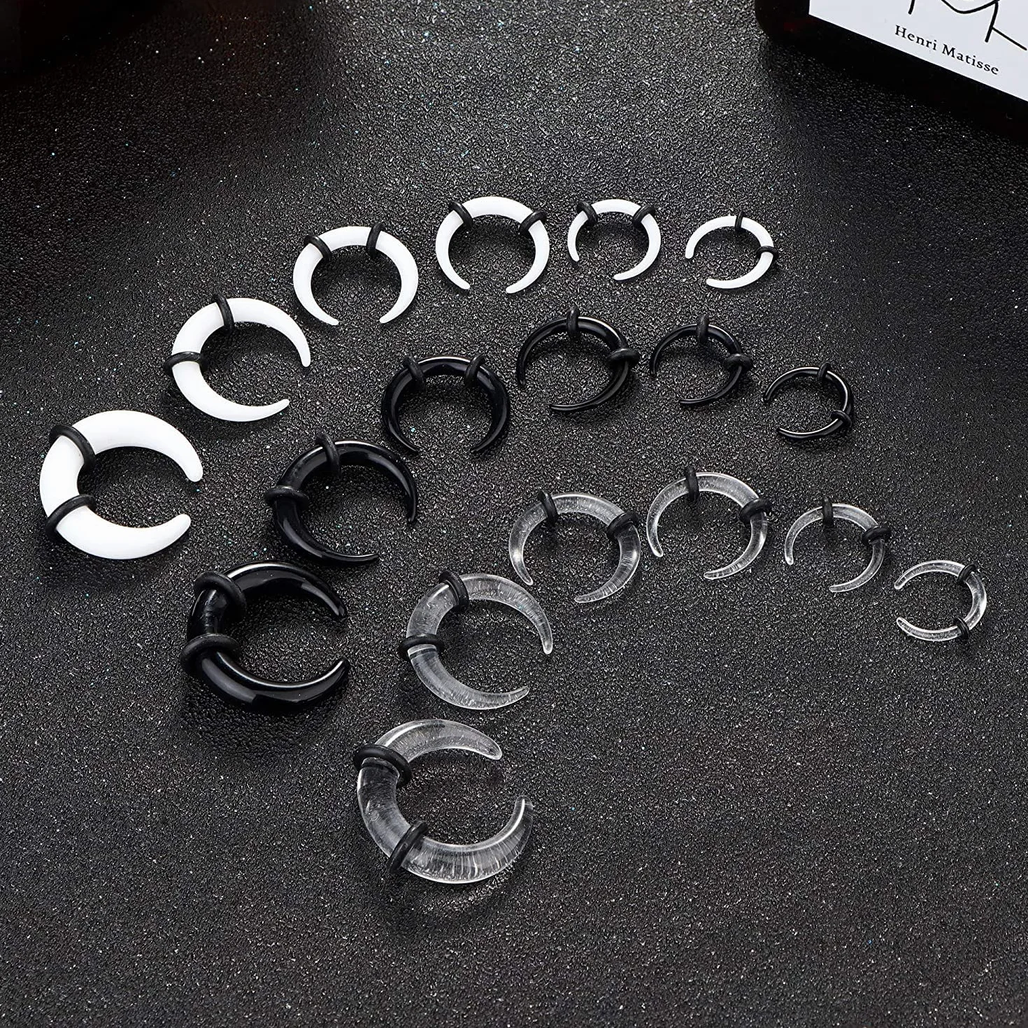 ORAZIO 18/24 sztuki akrylowych pincher 14G-4G kolczyk do septum, kształt C, Buffalo Stretcher Expander z czarnymi o-ringami do rozciągania przekłutej chrząstki ucha nosowego