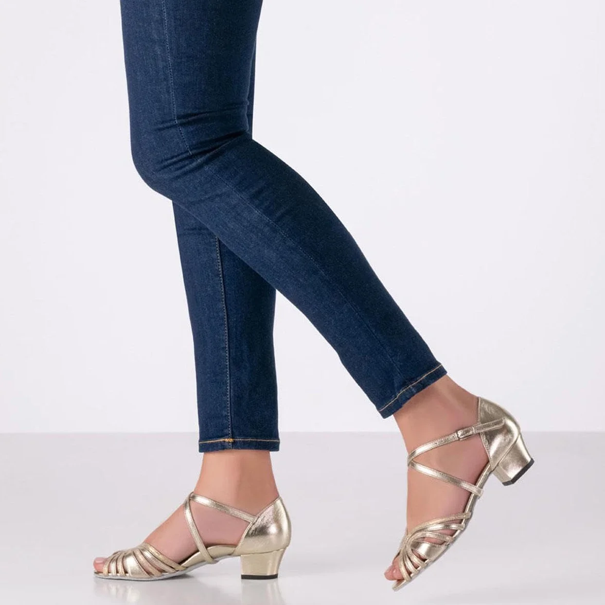 Werner Kern Damskie buty do tańca Kim Comfort – skóra platynowa/beżowa – dla szerokich stóp – obcas blokowy 3,5 cm – podeszwa z zamszu – Made in Italy