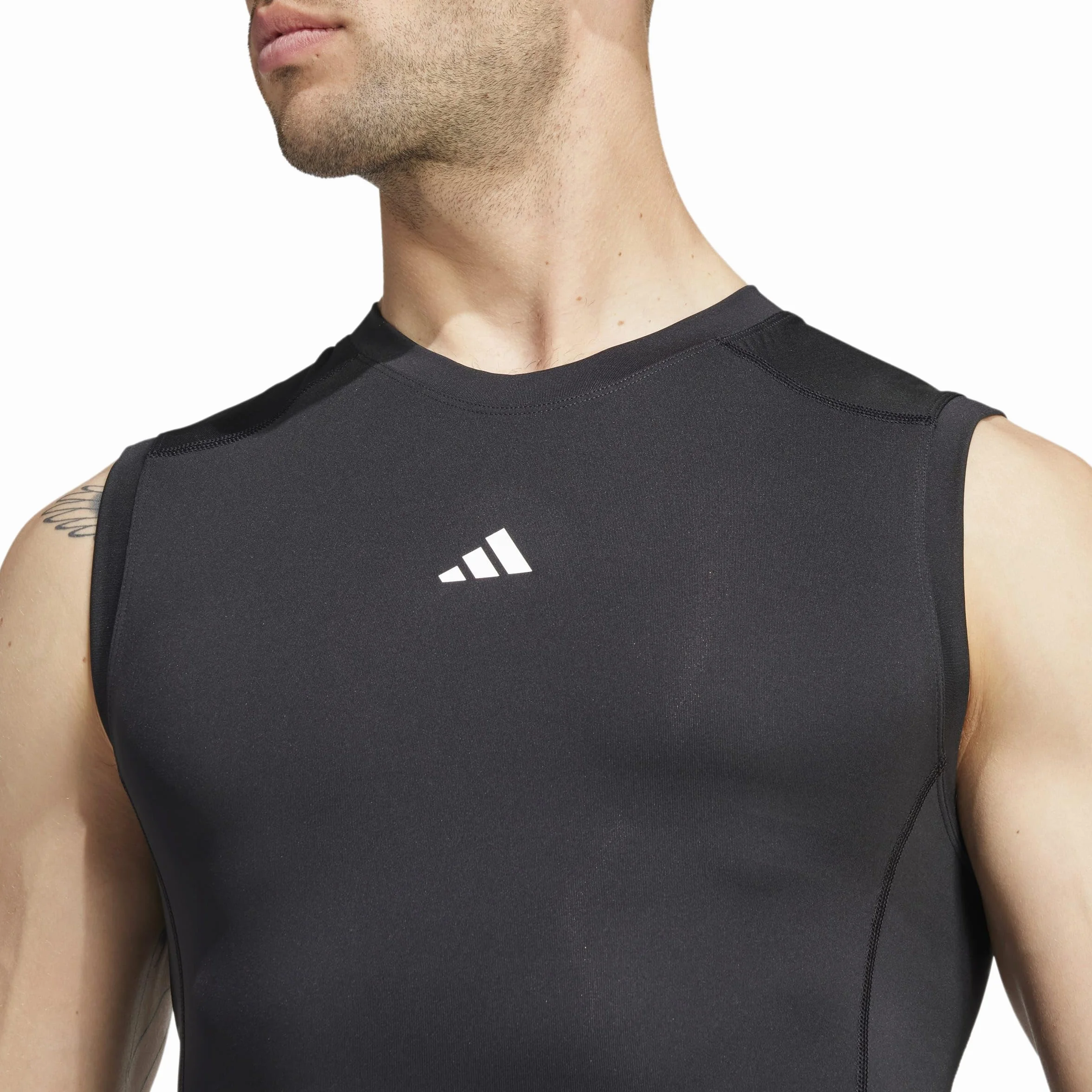 adidas Mężczyźni TECHFIT COMPRESSION TRAINING SLEEVELESS T-SHIRT, Black, M