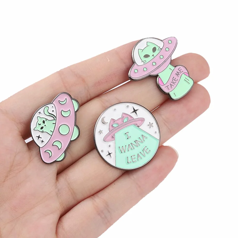 przypink Anime Cartoon Metalowe Przypinki Kot Kreskówka Gorset Pin Kreskówka Zwierzę Emalia Do Kawaii Clothes Kołnierz Torba Akcesoria DIY Boże Narodzenie