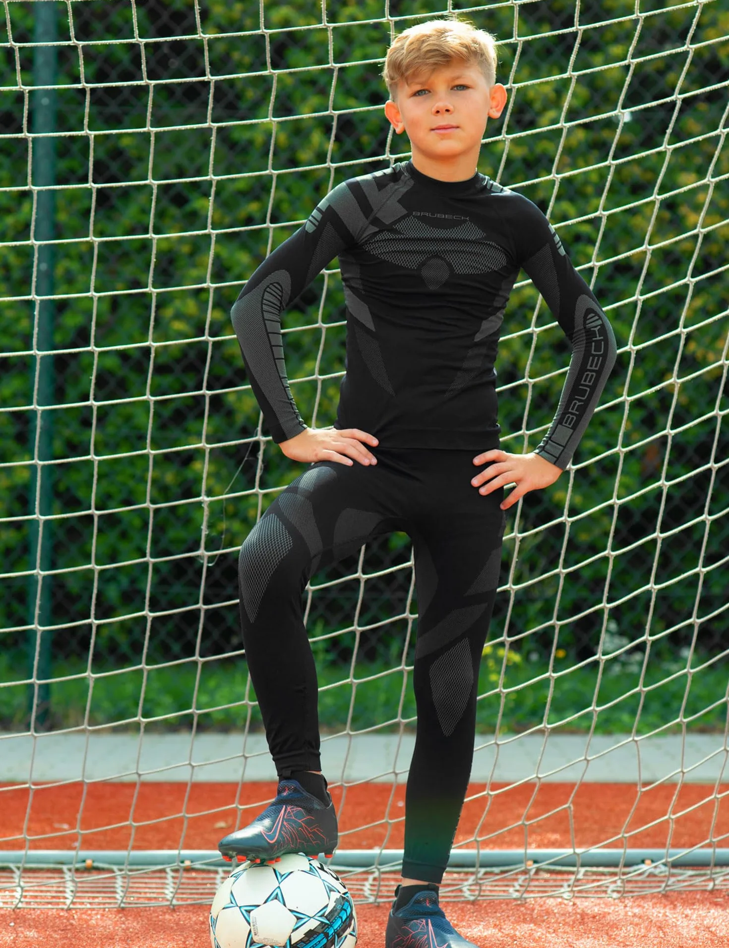 BRUBECK Zestaw termicznej warstwy bazowej dla dzieci z długim rękawem top długi dół zestaw termiczny dla chłopców zestaw termiczny junior bielizna do Multisport PE piłka nożna unisex czarna