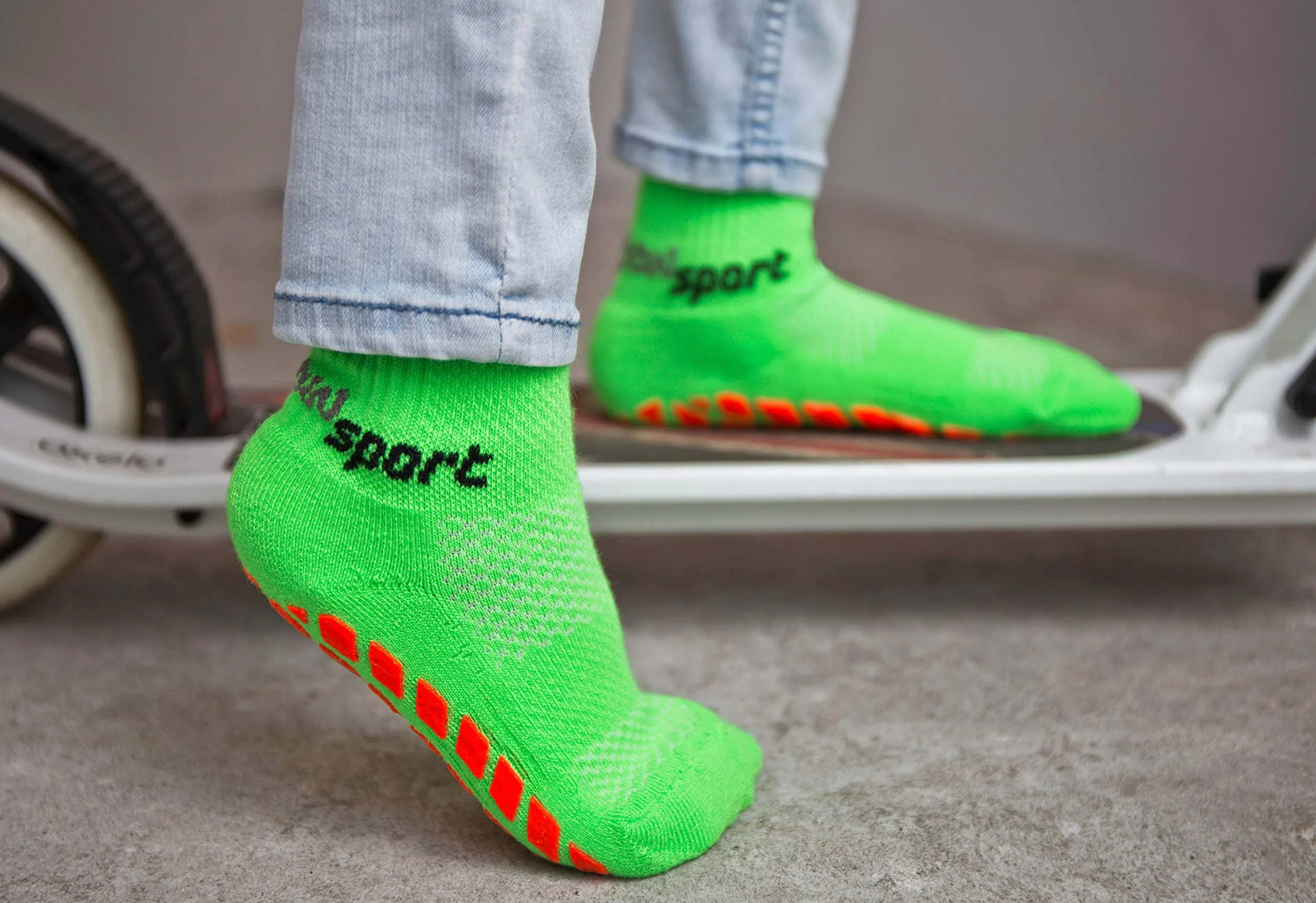 Rainbow Socks - Neonowe skarpety sportowe dla chłopców i dziewczynek