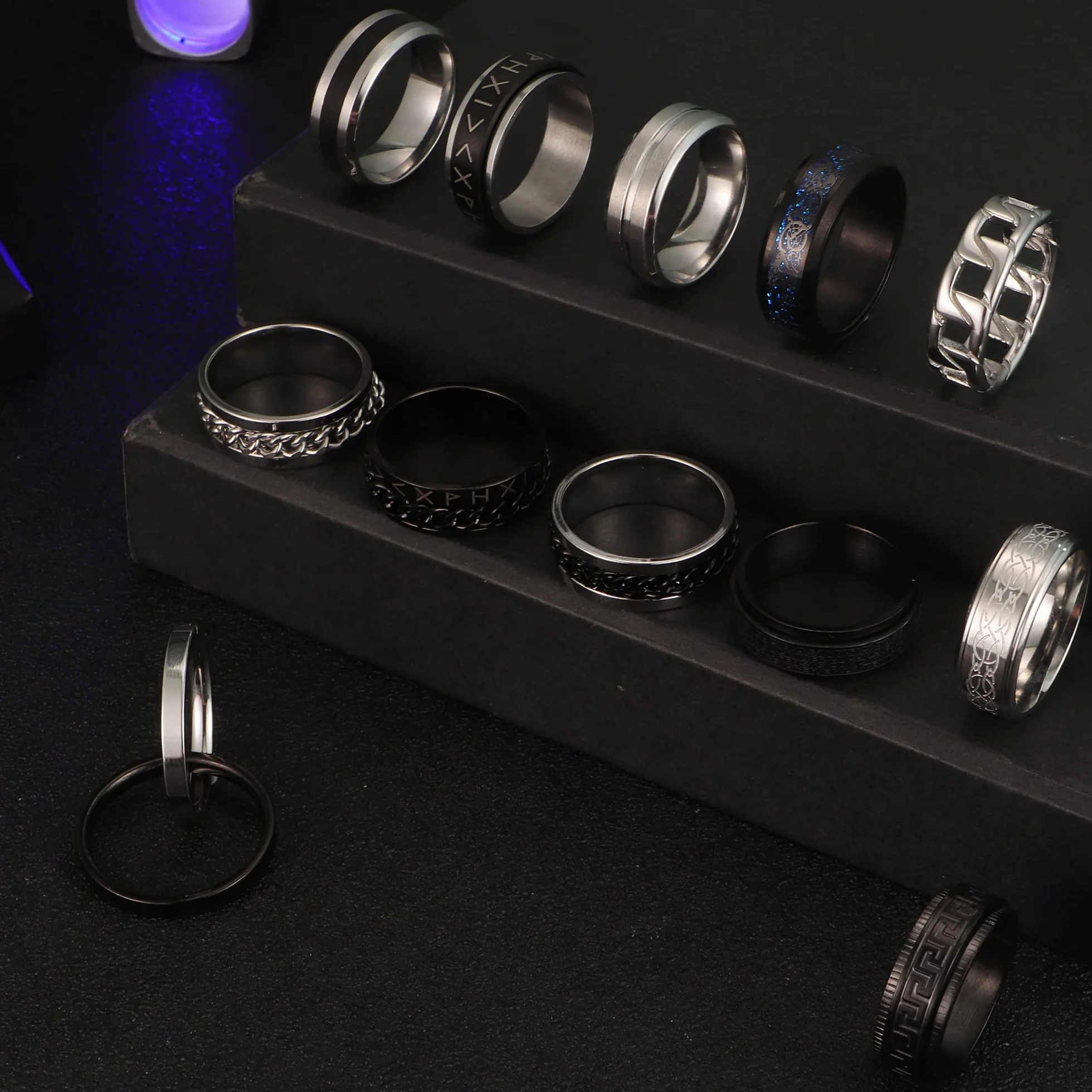 CASSIECA 12 szt. srebrnych czarnych pierścionków dla mężczyzn ze stali nierdzewnej Spinner Fidget pierścionki matowe wykończenie polerowane obrączki łańcuszek celtyckie butelki otwarte pierścionki