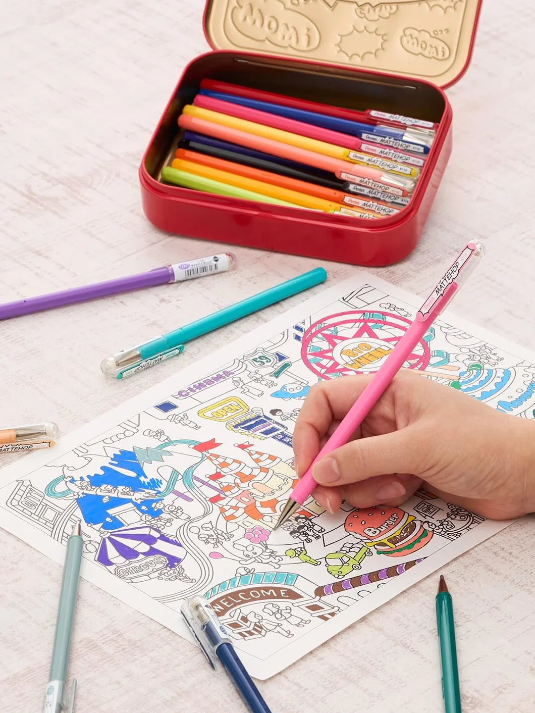 Pentel Mattehop K110V długopis żelowy z wysoko kryjącym tuszem o matowym wykończeniu, 1,0 mm (metalowe pudełko z 21 sztukami zawartości – sortowane kolorystycznie)
