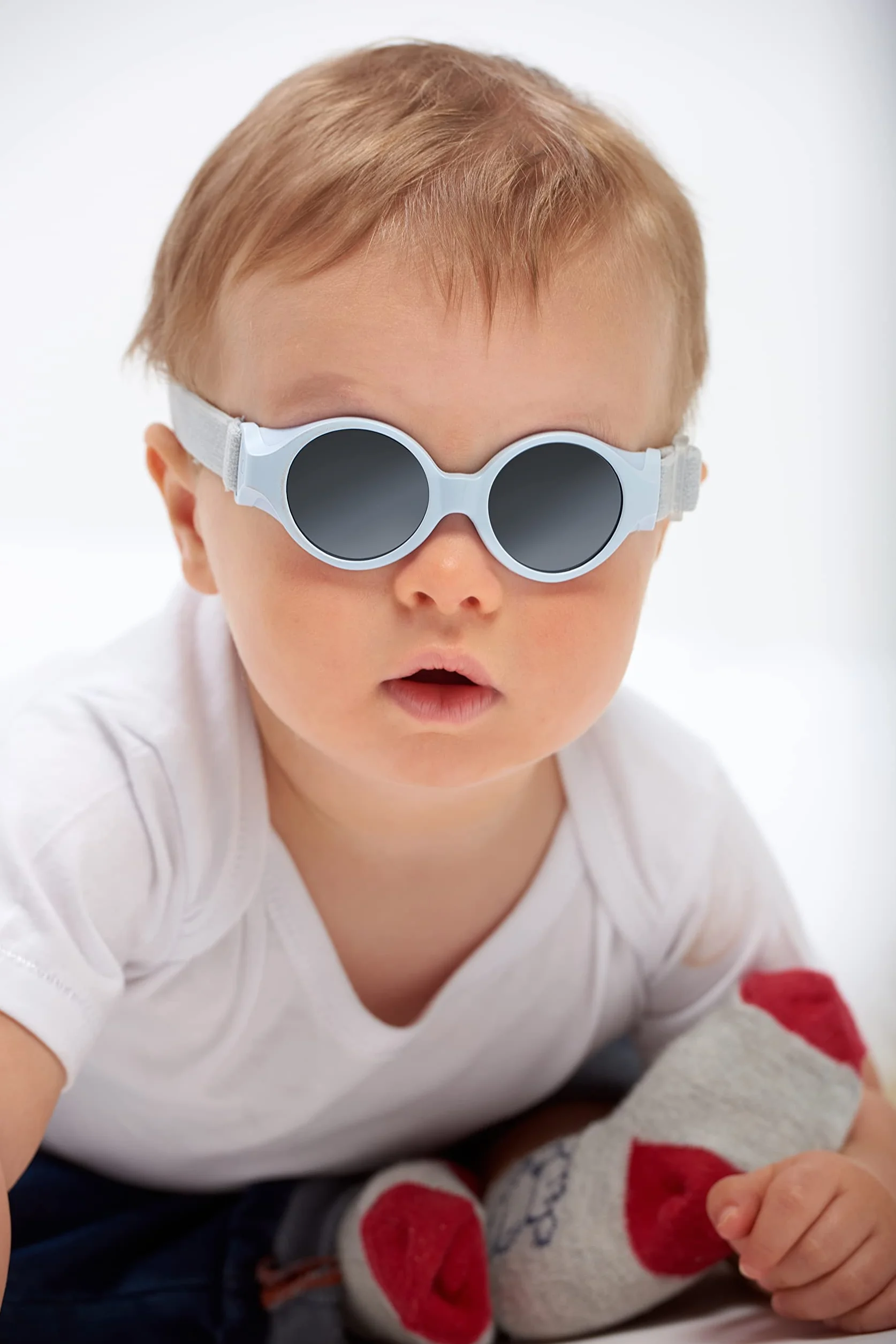 BÉABA, Okulary przeciwsłoneczne dla niemowląt 0-9 miesięcy, 100% ochrona UV - CAT 4, ochrona boczna, optymalny komfort, regulowana elastyczna opaska, perłowy niebieski