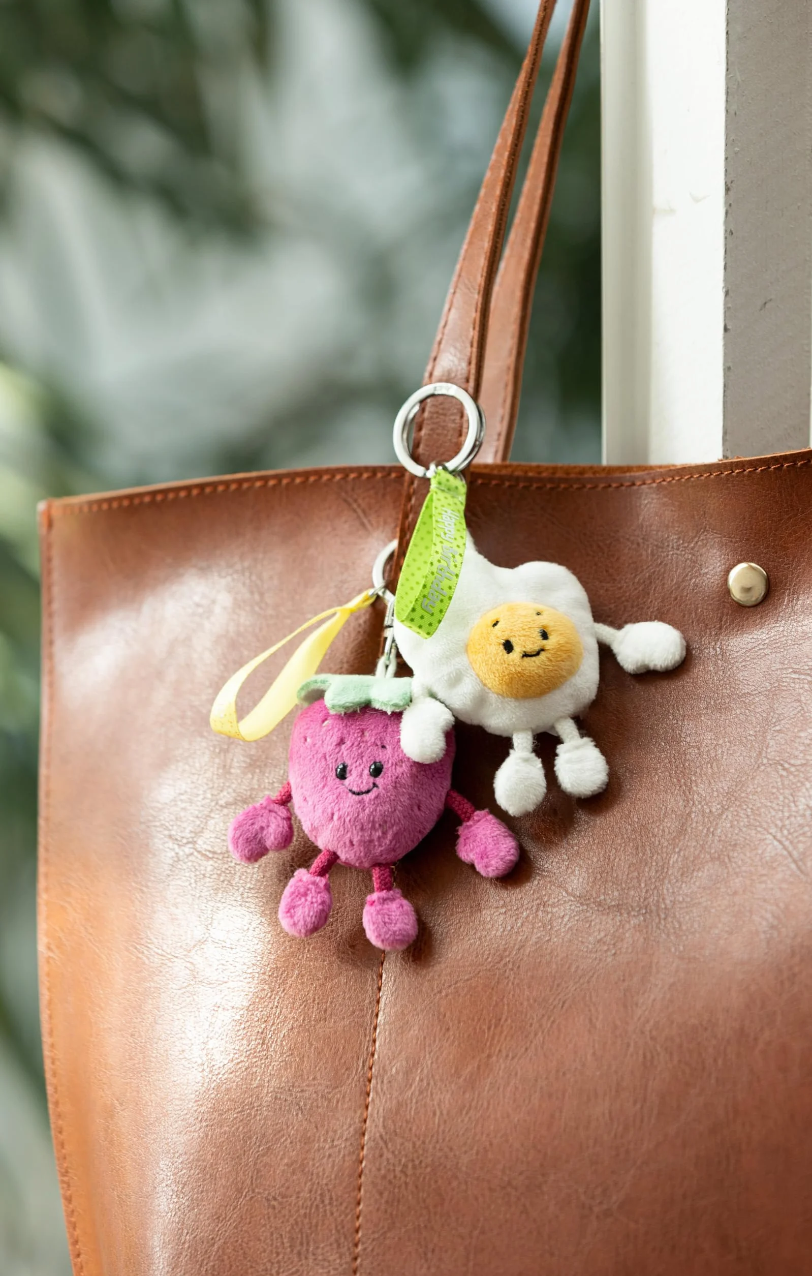 NICI 61803 breloczek do kluczy truskawka zawsze przy Tobie, 7 cm, czerwony - towarzysz do plecaka lub torby, uchwyt na klucze dla małych i dużych | 61803