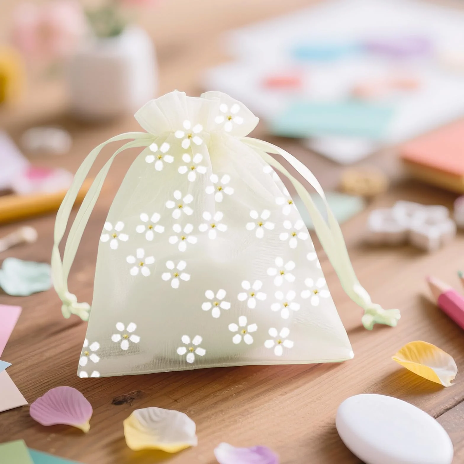G2PLUS Beżowa torebka z organzy ze stokrotkami: Woreczek z organzy 10 x 12 cm, 30 sztuk torba na biżuterię idealna na drażetki, wesela, chrzciny i urodziny