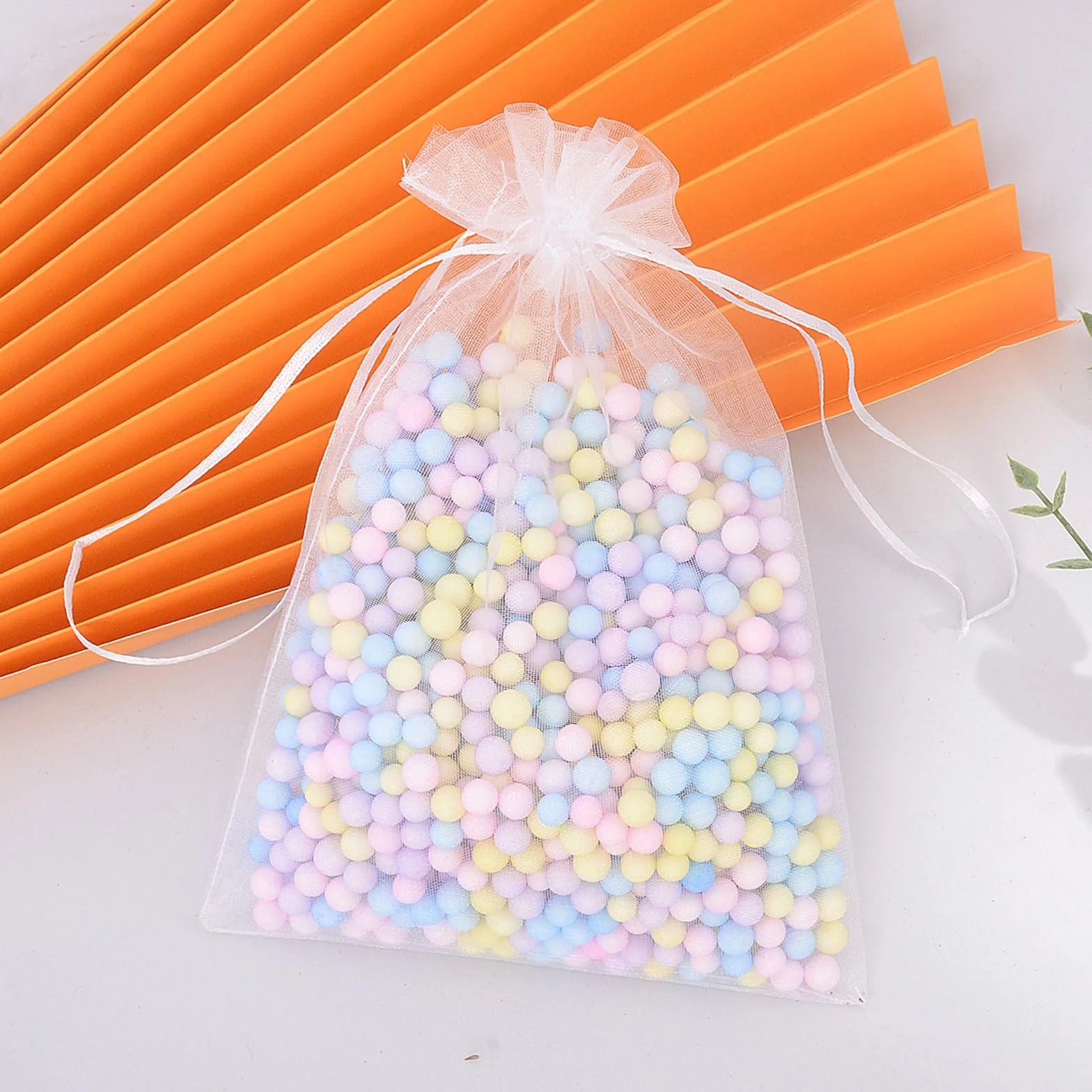 ZHITENG 100 sztuk Woreczki z organzy, 7 × 9 cm woreczki na prezenty ze sznurkiem satynowe małe przezroczyste torby na prezenty, na ślub Boże Narodzenie urodziny rocznica (biały)