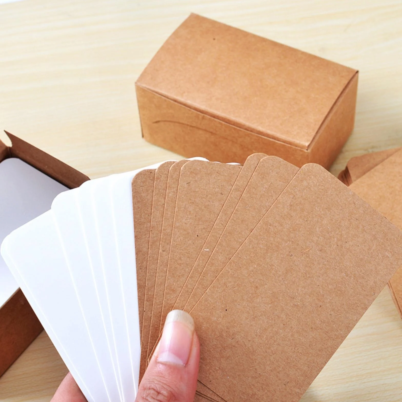 GOTRUST Kartki A6 z papieru typu kraft, 300 sztuk, puste kartki papierowe, małe, 350 g/m², puste kartki pocztowe do samodzielnego ozdobienia, do majsterkowania, nauki, pamięci, 10 x 15 cm, 9 x 5,5 cm
