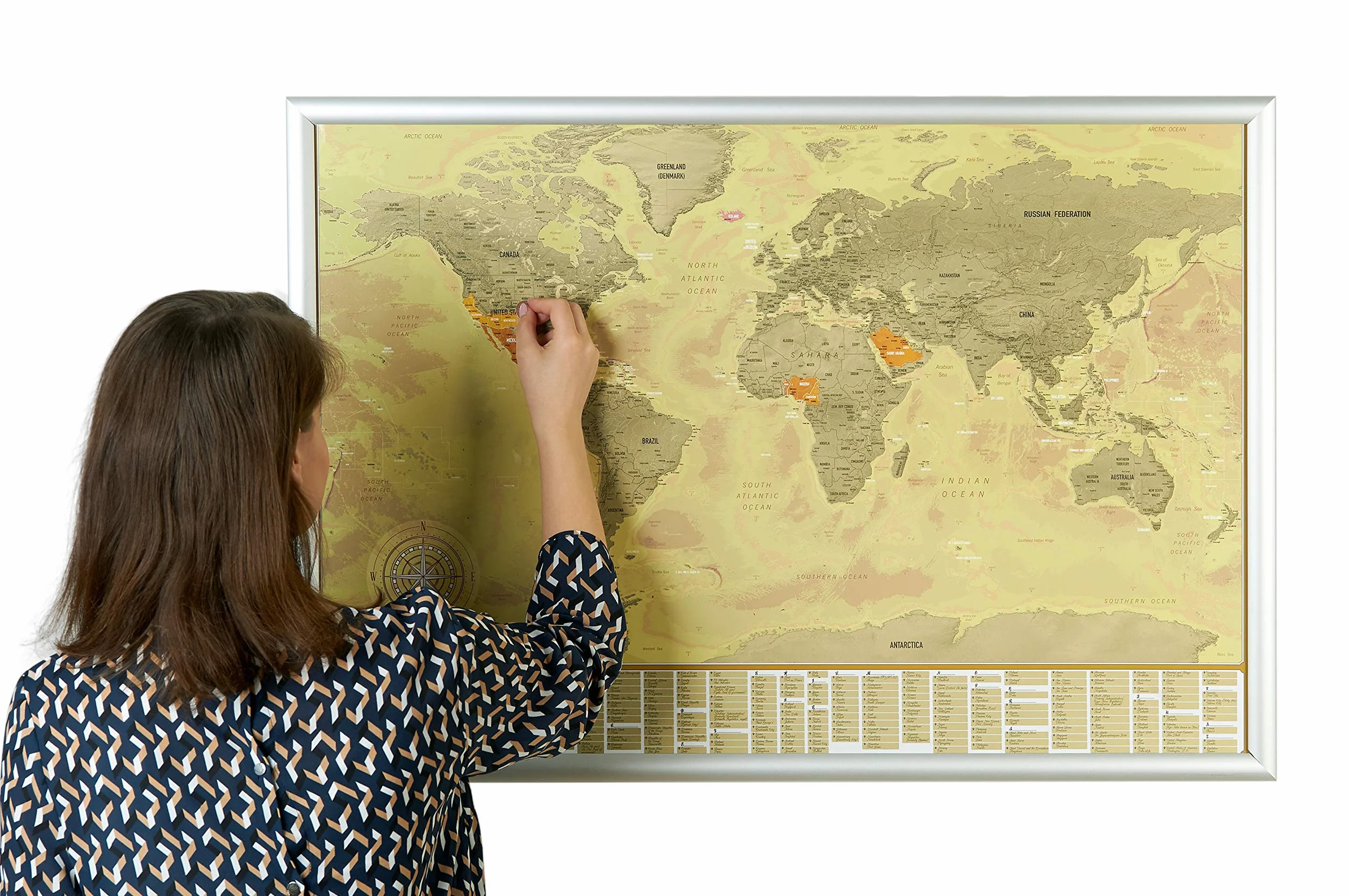 Mapa Świata do Zdrapywania z Flagami, Wielokolorowa Mapa Podróży 84 x 57 cm - Wspaniały Prezent Urodzinowy dla Przyjaciół, Karta Wyprodukowana w Europie.