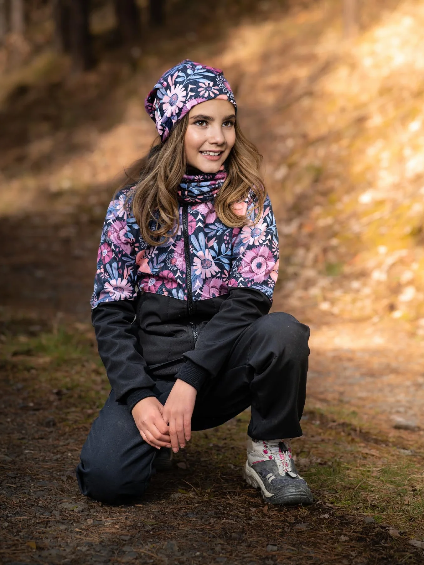 Dziewczęcy płaszcz softshell z polaru Street, czarny, magiczne kwiaty