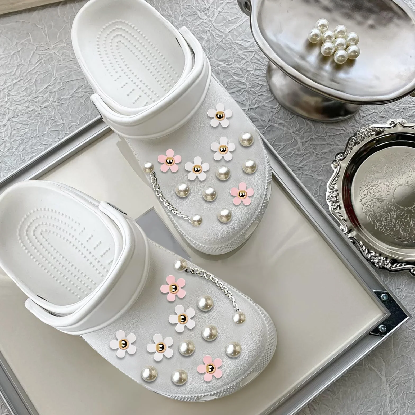 Zawieszki na buty dla dziewczynek, 20 sztuk zawieszek do butów, ozdoby do butów, kwiatowe ozdoby do butów z guzikami, zawieszki krokodylkowe dla dzieci, biżuteria do butów typu Crocs Clog,