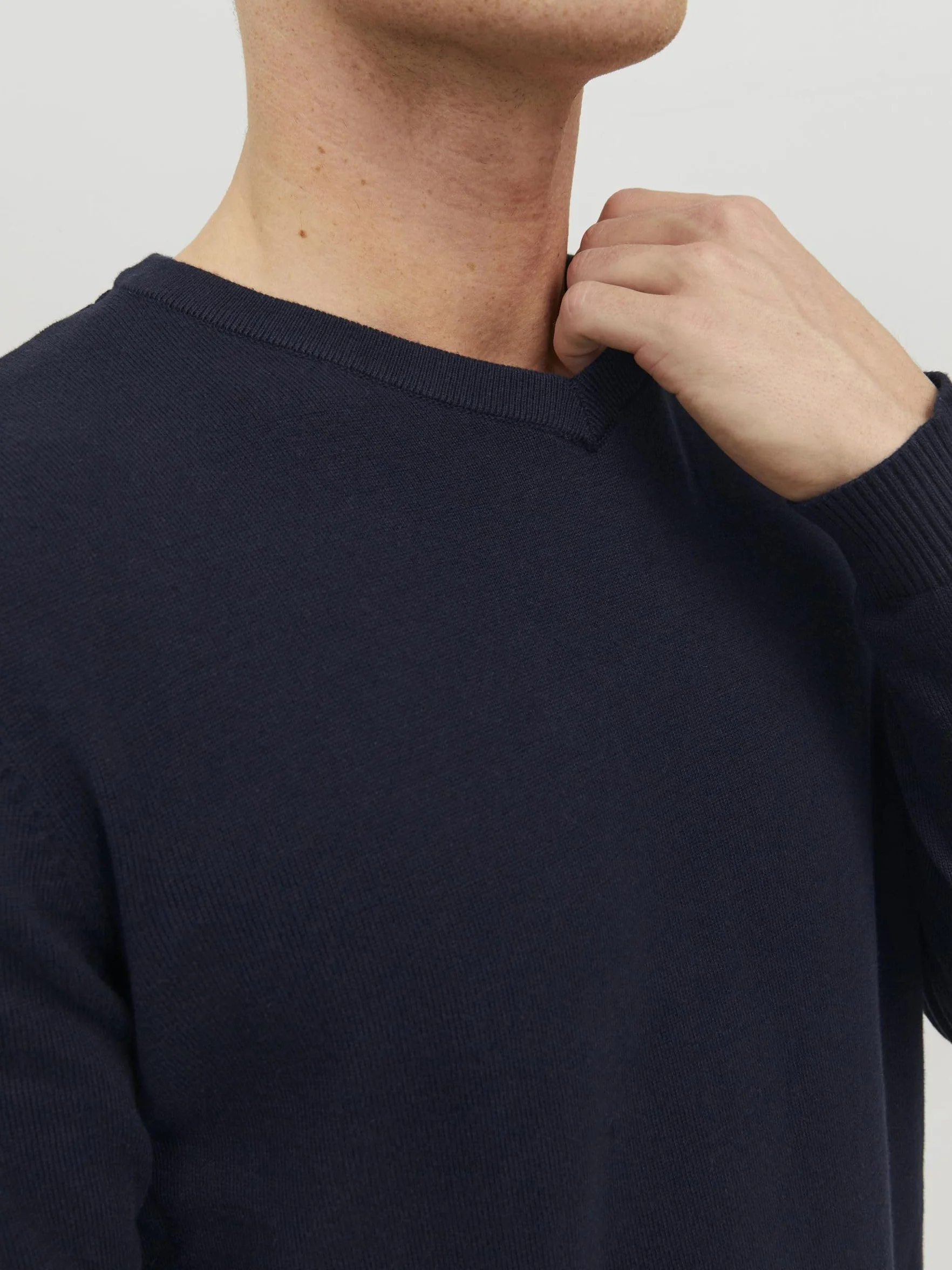 JACK & JONES JJEBASIC KNIT V-NECK NOOS Sweter Mężczyźni