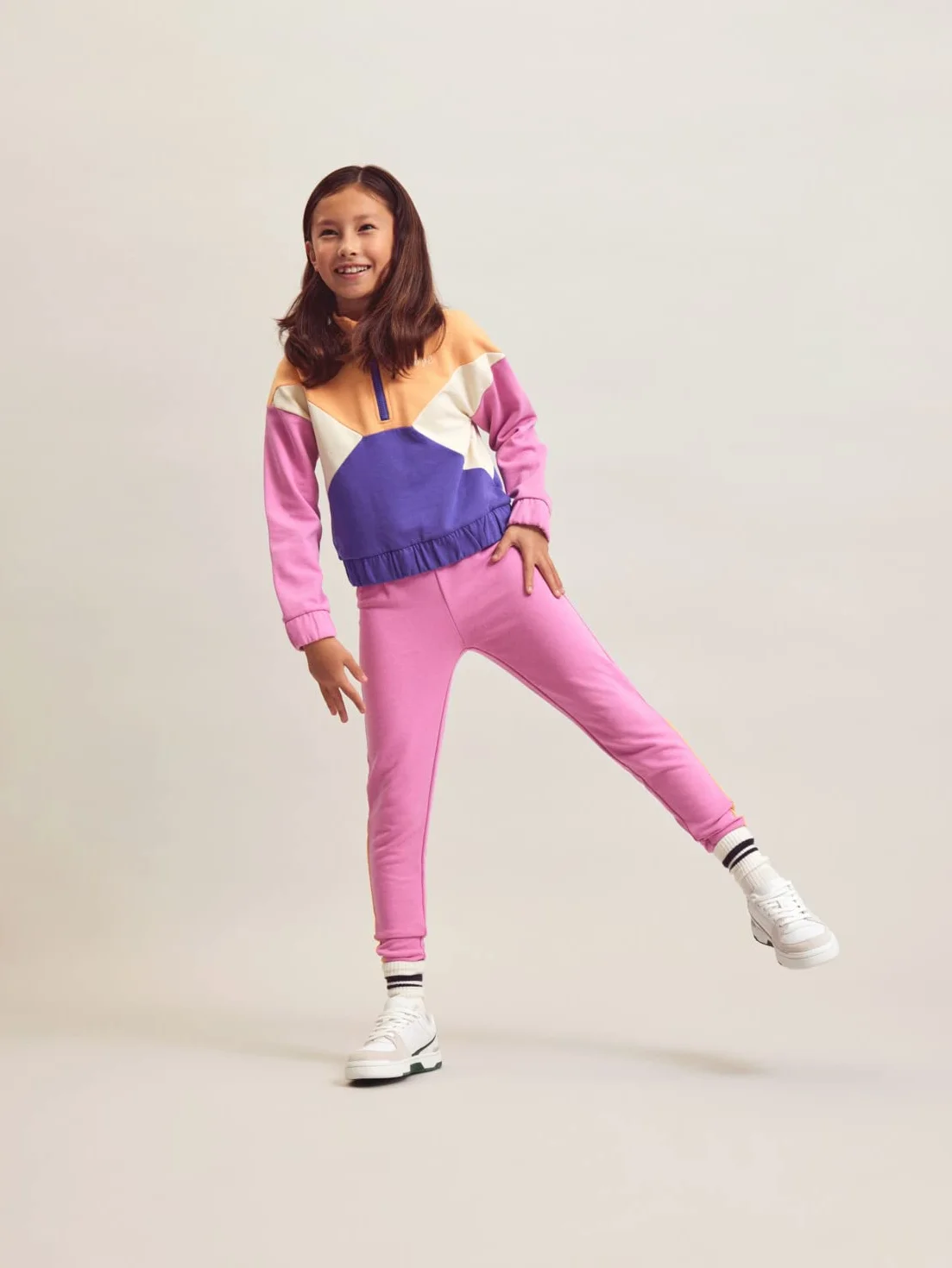 NAME IT Bluza sportowa Dziewczynki Nkfbanina Ls Loose Short Sweat Unb