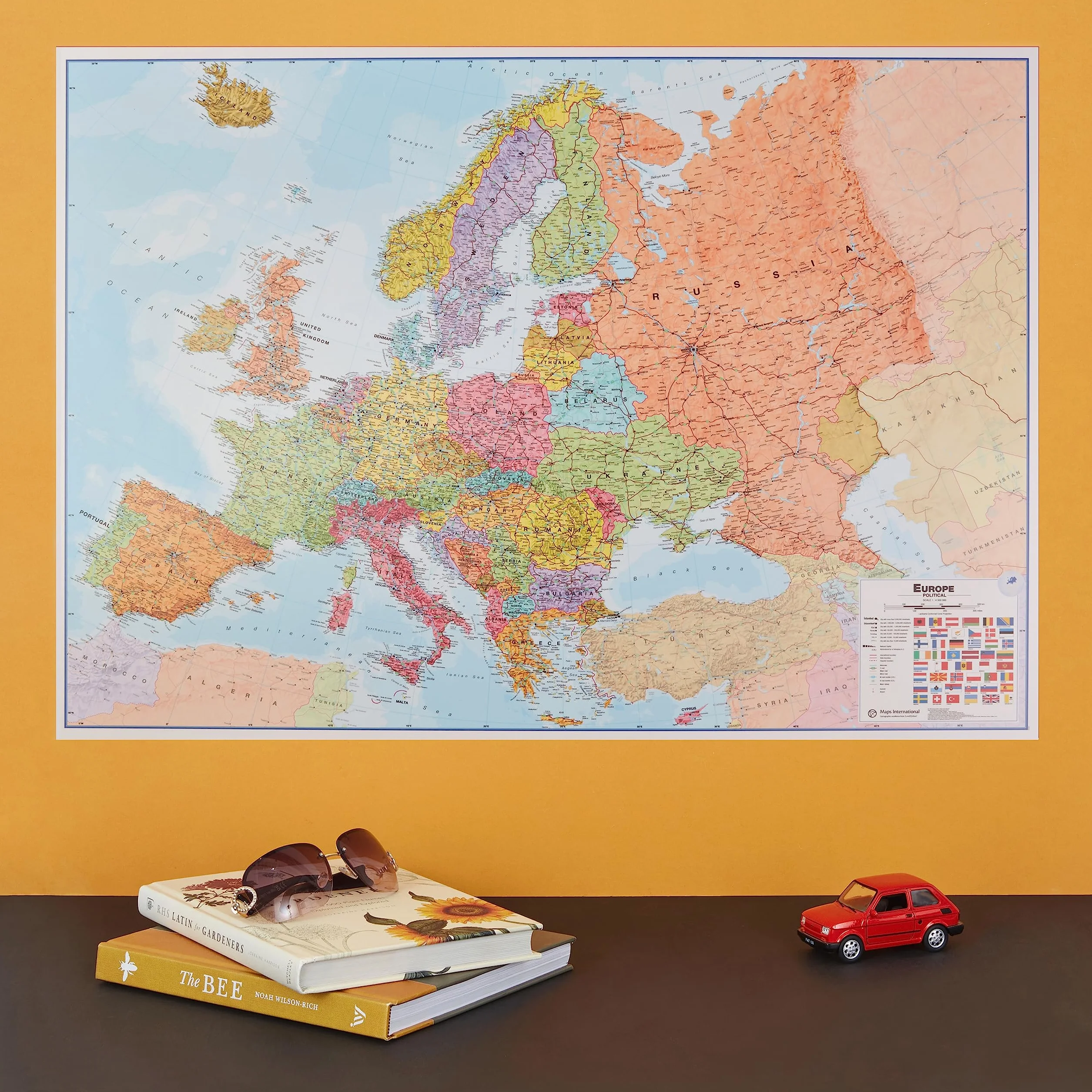 Maps International Duża mapa ścienna Europy (polityczna) - arkusz przedni laminowany - 118,9 cm (szer.) x 84,1 cm (wys.)