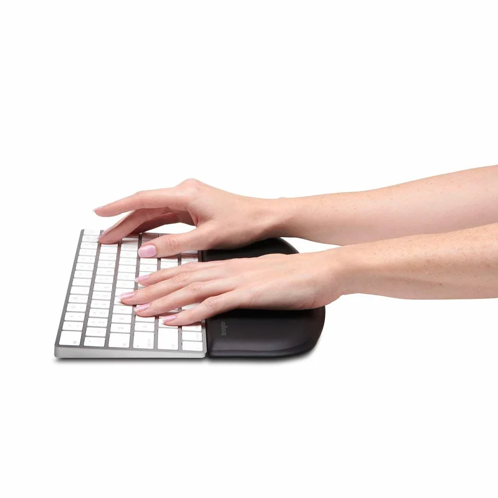 Kensington, Podkładka pod Nadgarstki ErgoSoft do Płaskiej, Kompaktowej Klawiatury, Czarna, Profesjonalny Design i Funkcjonalność, do MacBook, iMac, MS Surface i Komputerów PC (K52801EU)