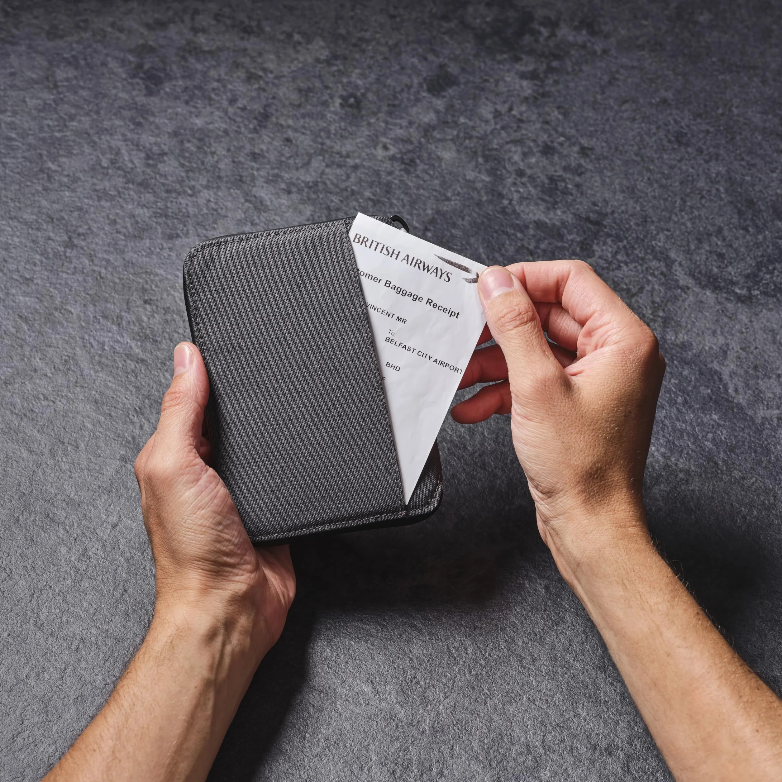 Lifeventure Mini portfel podróżny z ochroną RFID – składany portfel z zamkiem błyskawicznym i etui na paszport do podróży, przyjazny dla środowiska, materiał nadający się do recyklingu (szary)