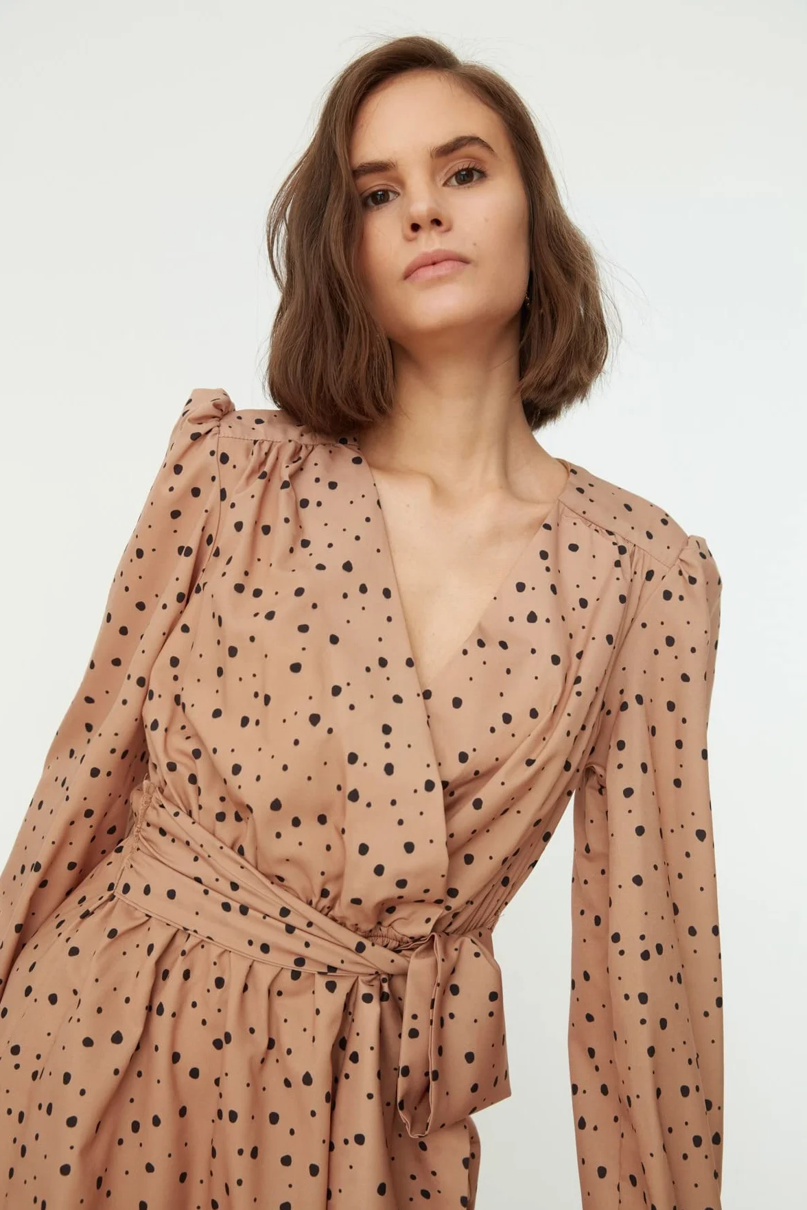 Trendyol Casualowa sukienka biznesowa Kobiety Sukienka Z Przeciętnym Wzorem Camel Belted