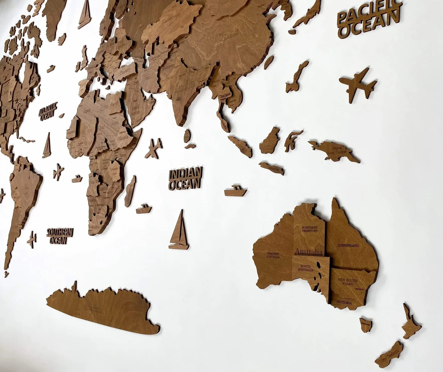 Drewniana mapa świata sztuka 3D duża dekoracja ścienna - rozmiar (M, L, XL) pomysł na prezent na każdą okazję - sztuka ścienna do domu, kuchni lub biura