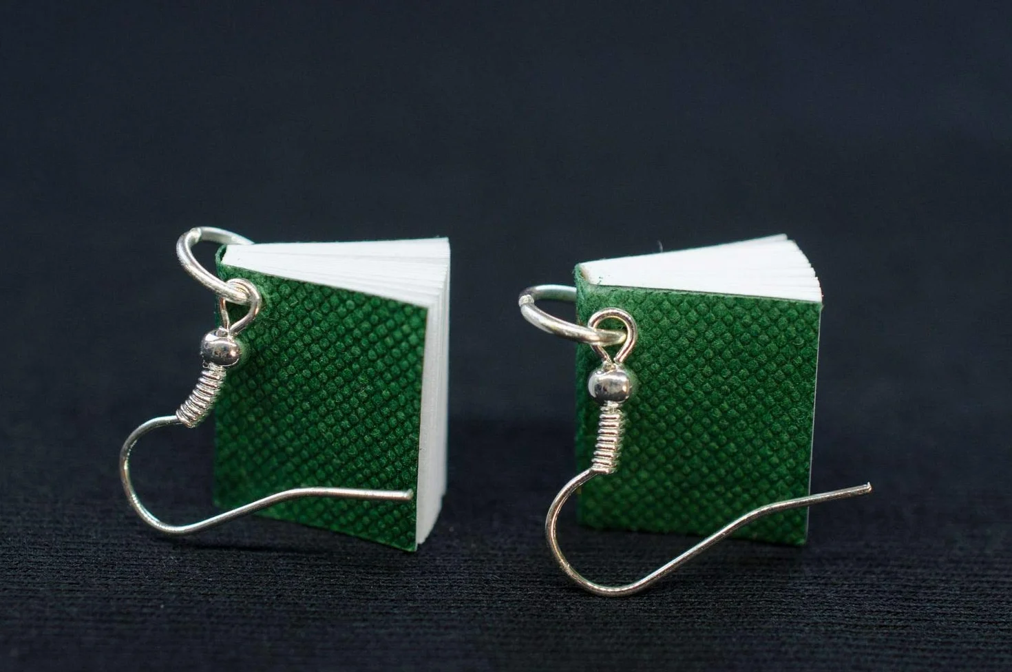 Miniblings Książka zeszyt ze stronami kolczyki - ręcznie robiona modna biżuteria I czytanie pisanie szkoła zielona - kolczyki kolczyki posrebrzane, 18mm, Bawełna, Bez kamieni szlachetnych