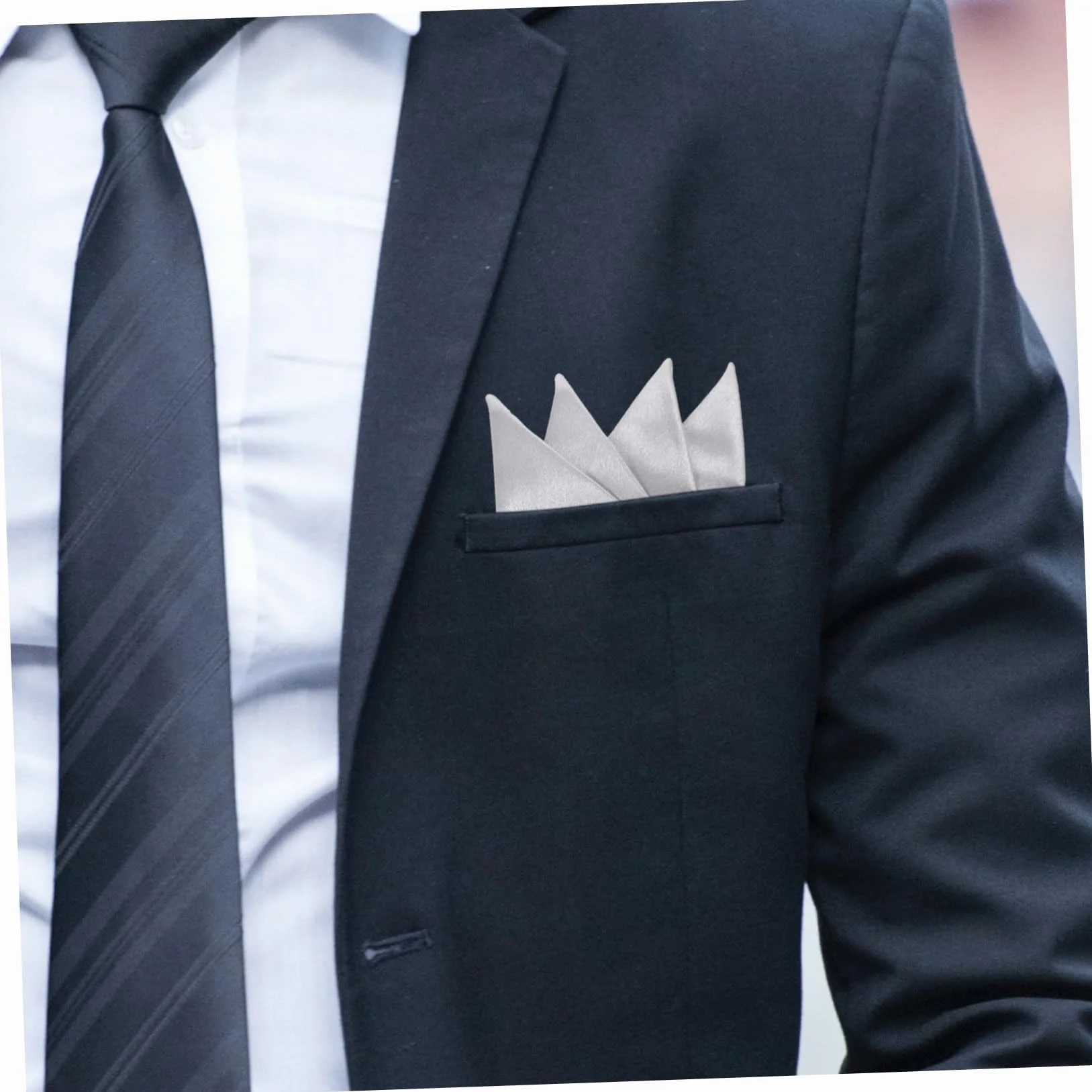Męski Chusteczka Do Garnituru Elegancki Kwadratowy Dodatek Do Stylizacji Idealny Formalne Okazje Wykonany z Miękkiego Poliestru Kolorze Srebrnym
