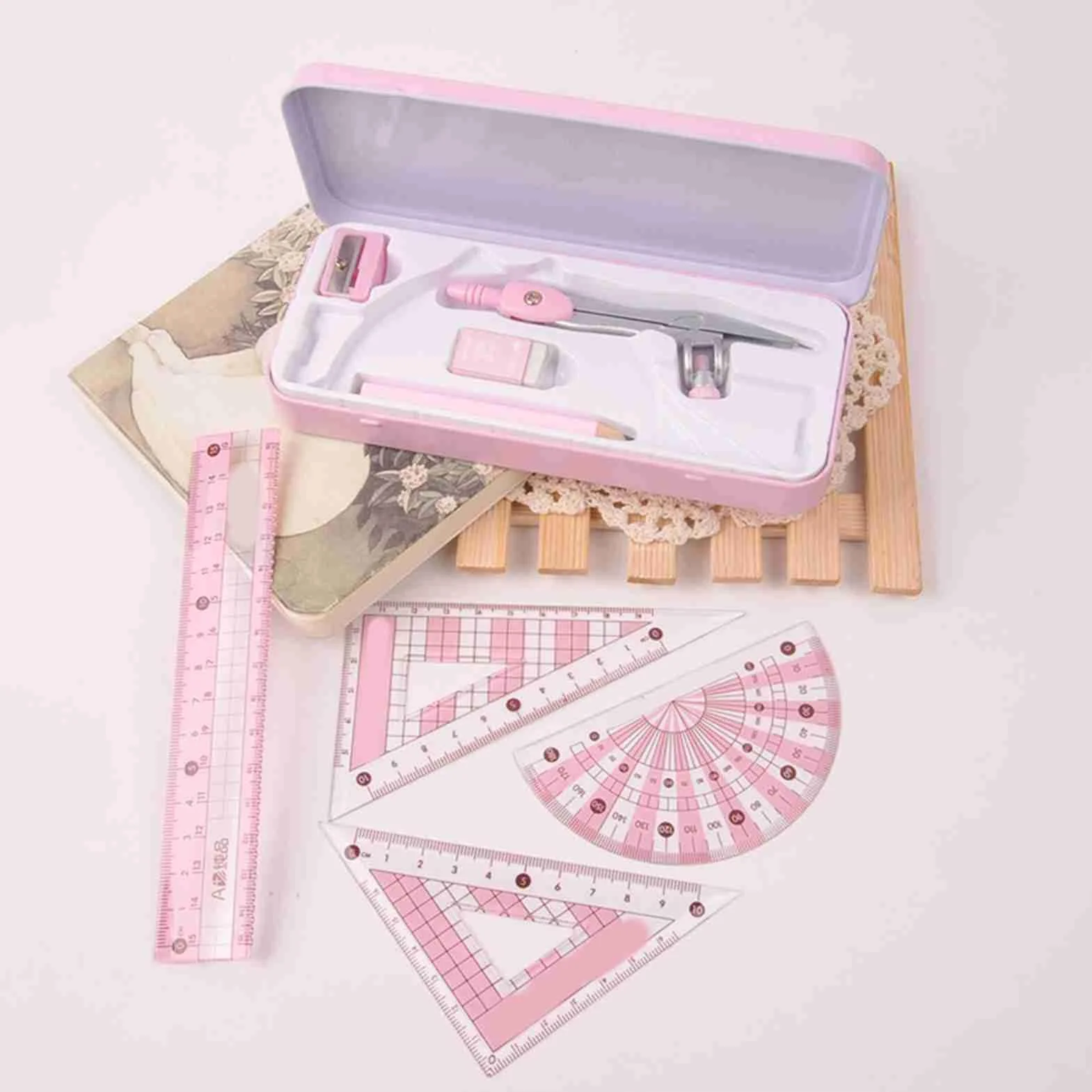 8-częściowy Zestaw Geometrii Matematycznej Materiały Szkolne z Linijkami Kątomierz Kompas Gumka Temperówka do Szkolnego Biura Praca w Domu (PINK)