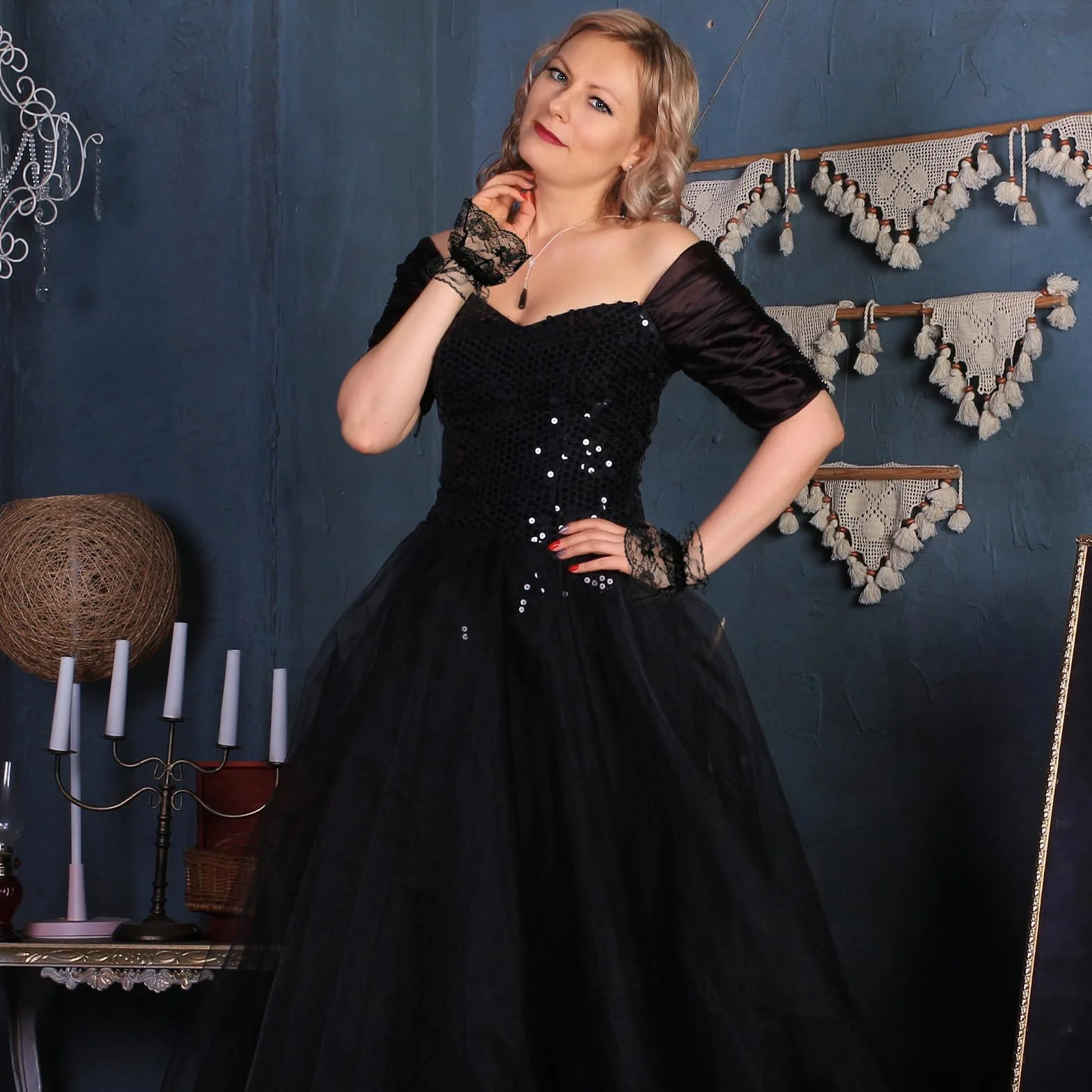WLLHYF Damskie krótkie koronkowe rękawiczki eleganckie przyjęcie herbaciane Halloween krótkie rękawiczki bez palców na akcesoria do kostiumów ślubnych