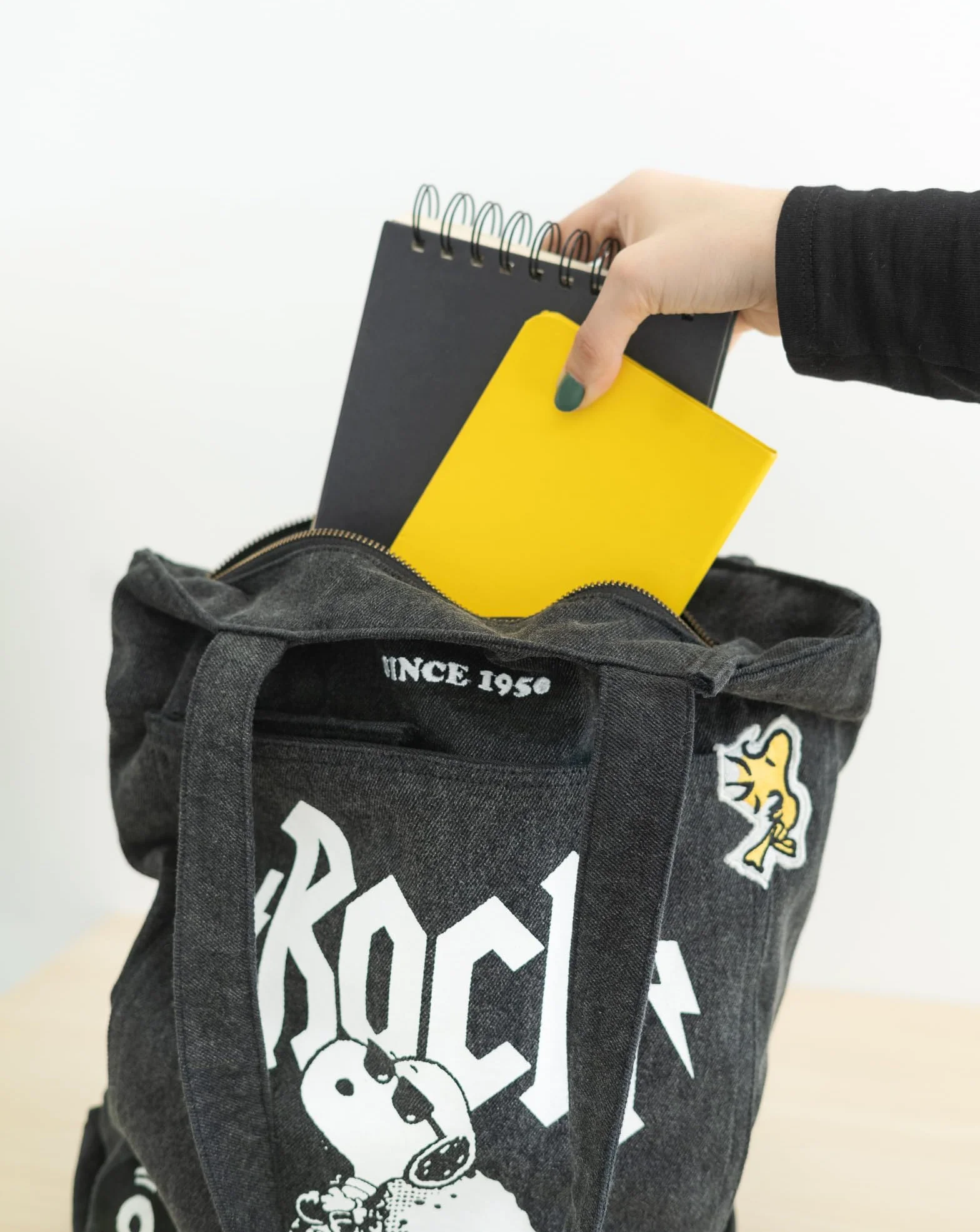 Grupo Erik Snoopy Premium Cotton Tote Bag | Cotton Shopping Bag | 42x37 cm - 16.5x14.5 inches - 15.5 L | Canvas Bag | Cotton Bag | Snoopy Gifts | Cute Tote Bag | Gift Bag | Cute Gifts
