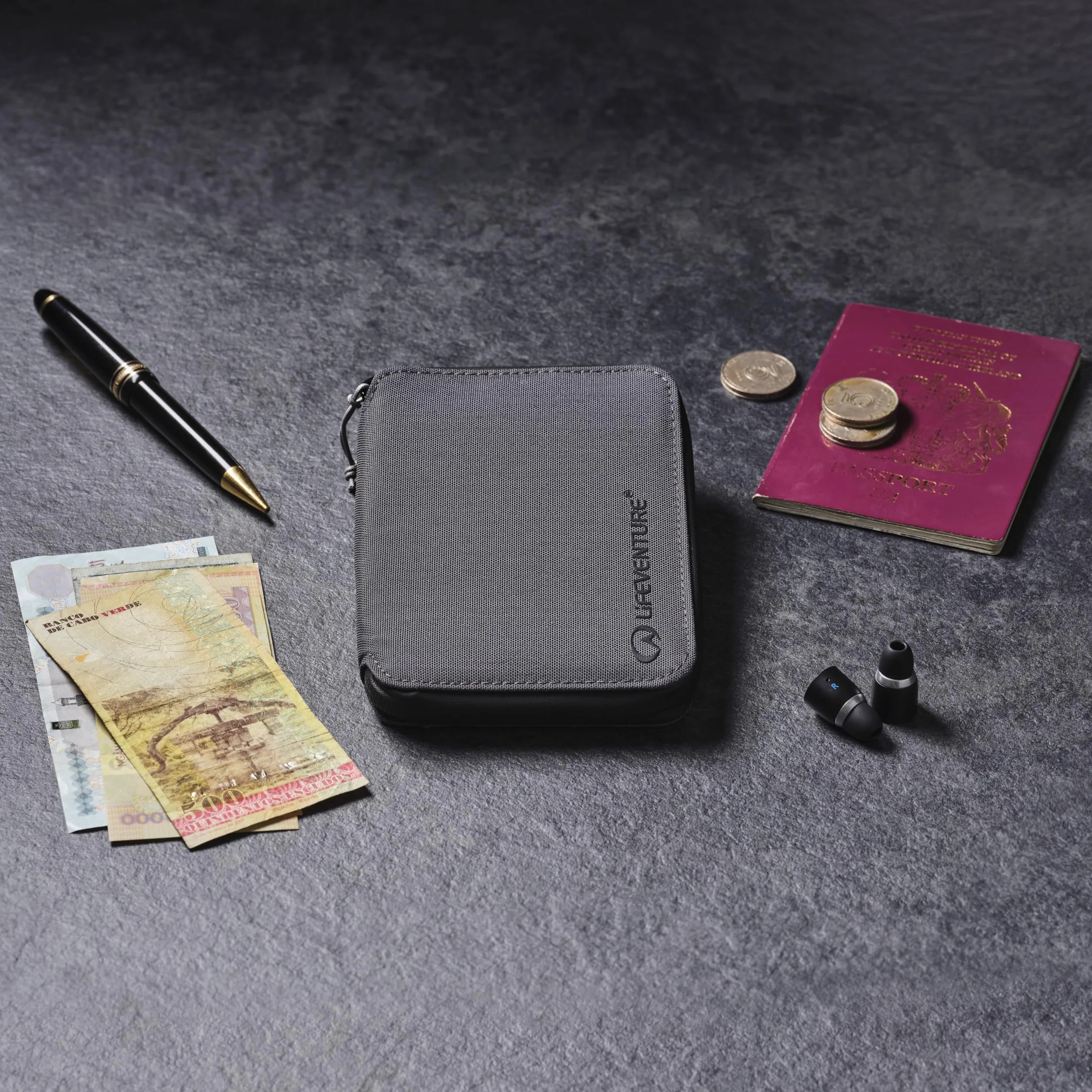 Lifeventure Mini portfel podróżny z ochroną RFID – składany portfel z zamkiem błyskawicznym i etui na paszport do podróży, przyjazny dla środowiska, materiał nadający się do recyklingu (szary)