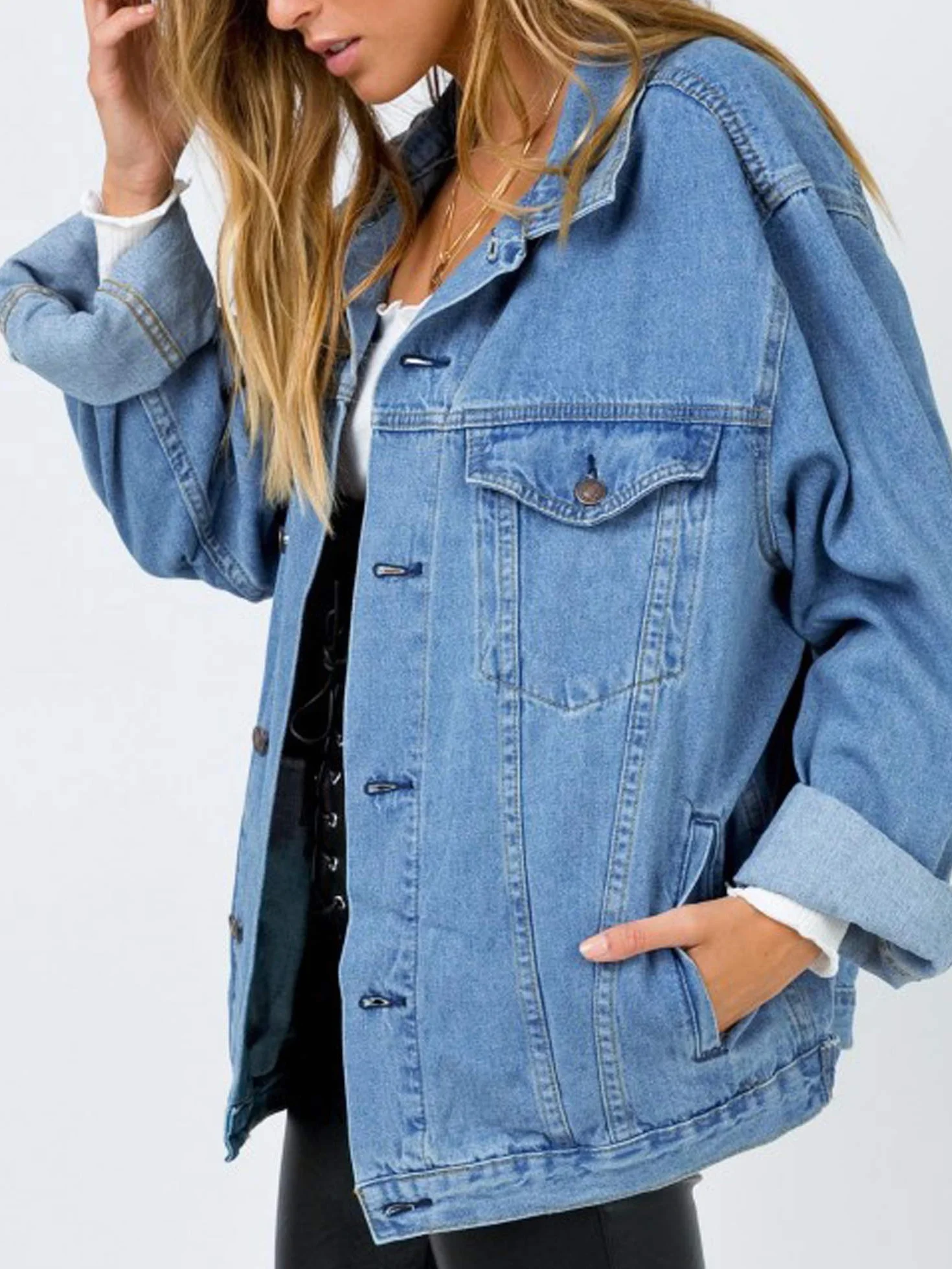 Damska oversize’owa kurtka jeansowa vintage z długim rękawem, fason boyfriend