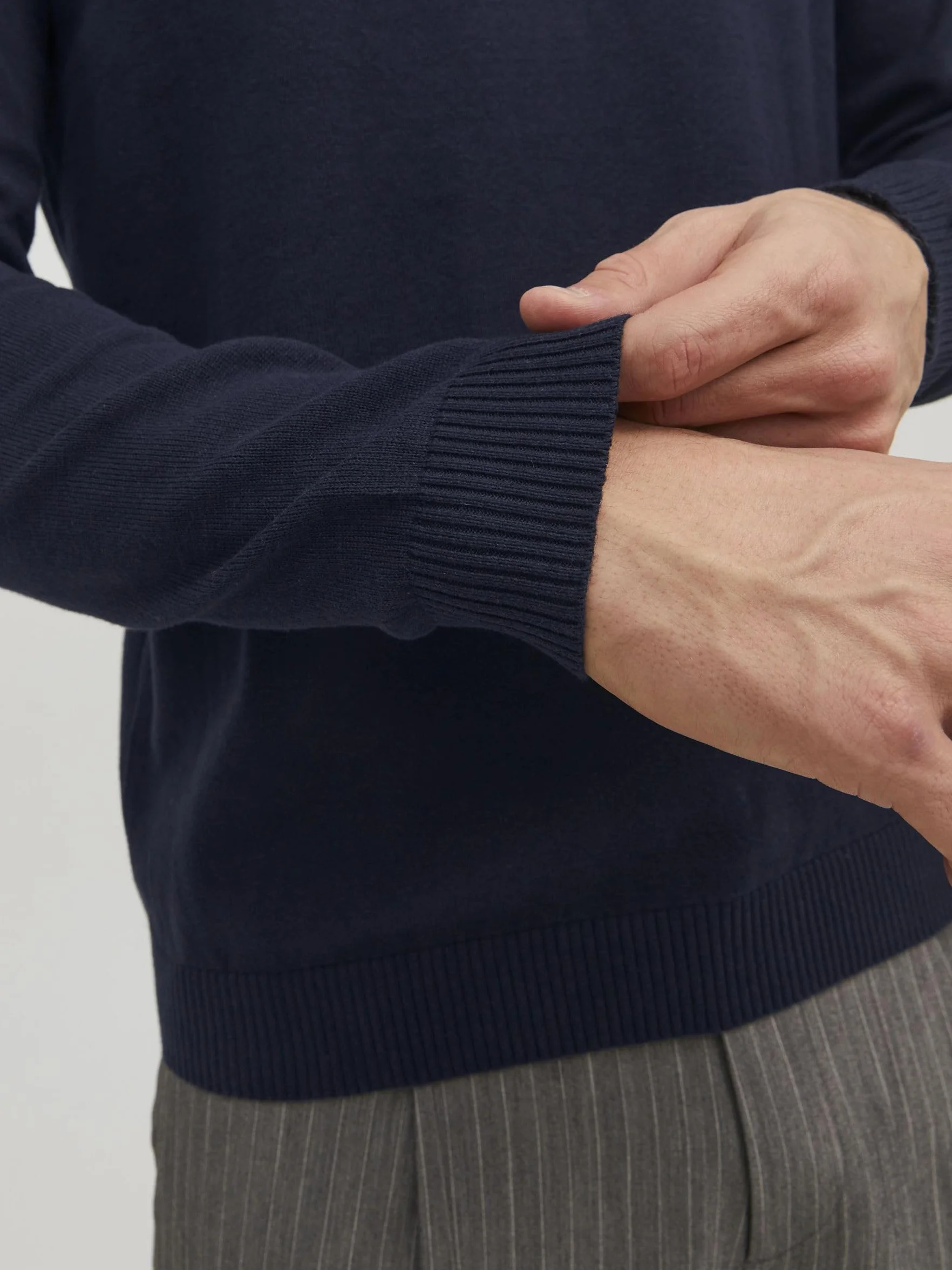 JACK & JONES JJEBASIC KNIT V-NECK NOOS Sweter Mężczyźni