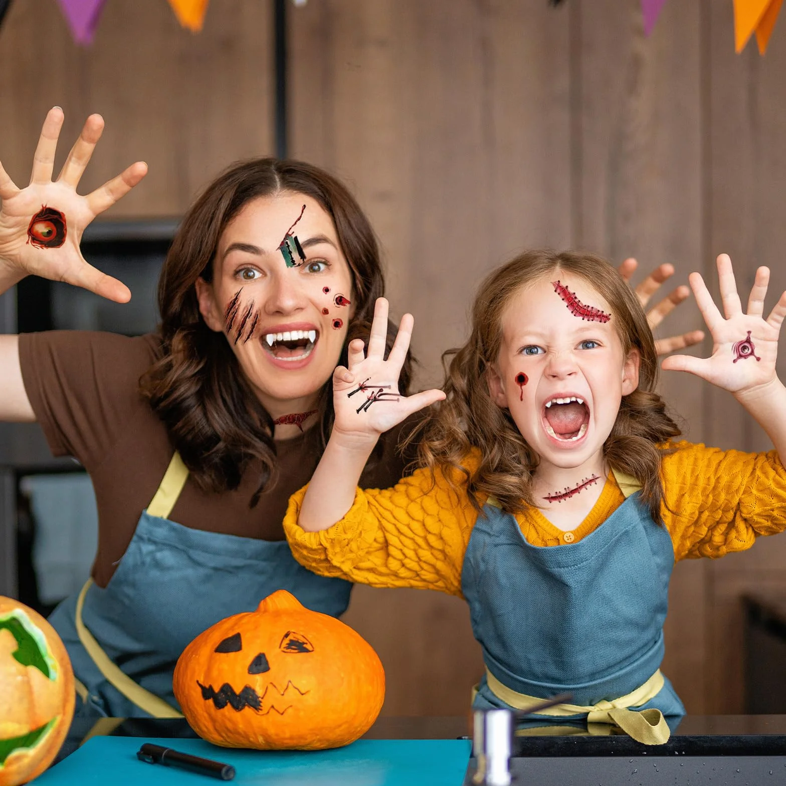 GWAWG 13-częściowy zestaw zębów wampira, na Halloween, karnawał, imprezę, kostium horroru na maskaradę, rekwizyty cosplay, 5 arkuszy tatuaży na Halloween, 4 pary kłów, 2 tubki kleju do zębów w
