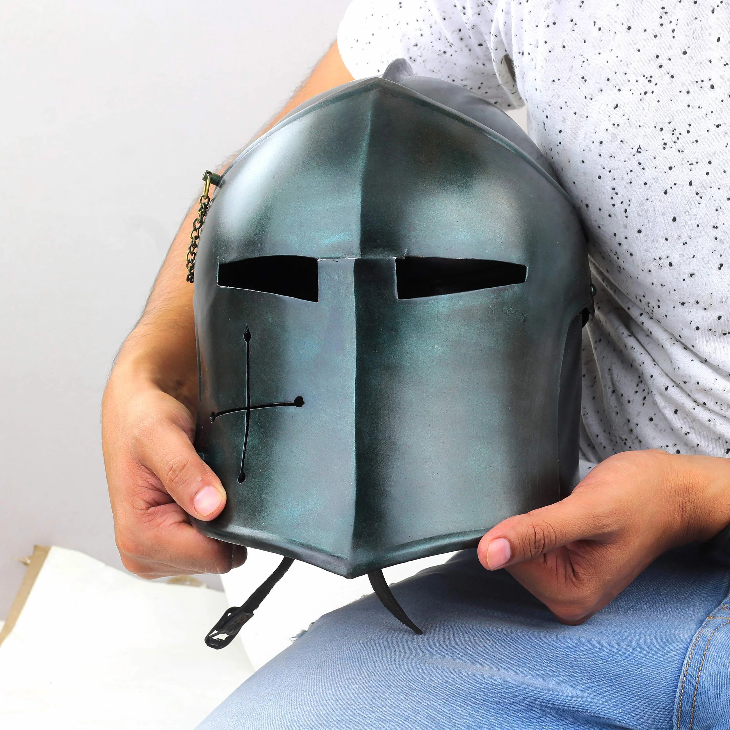 Nagina International średniowieczna stal szczotkowana Barbuta Knights Armory Templar Crusader's Helmet Rekwizyty i kostiumy Kask dla larperów (zieleń wojskowa)