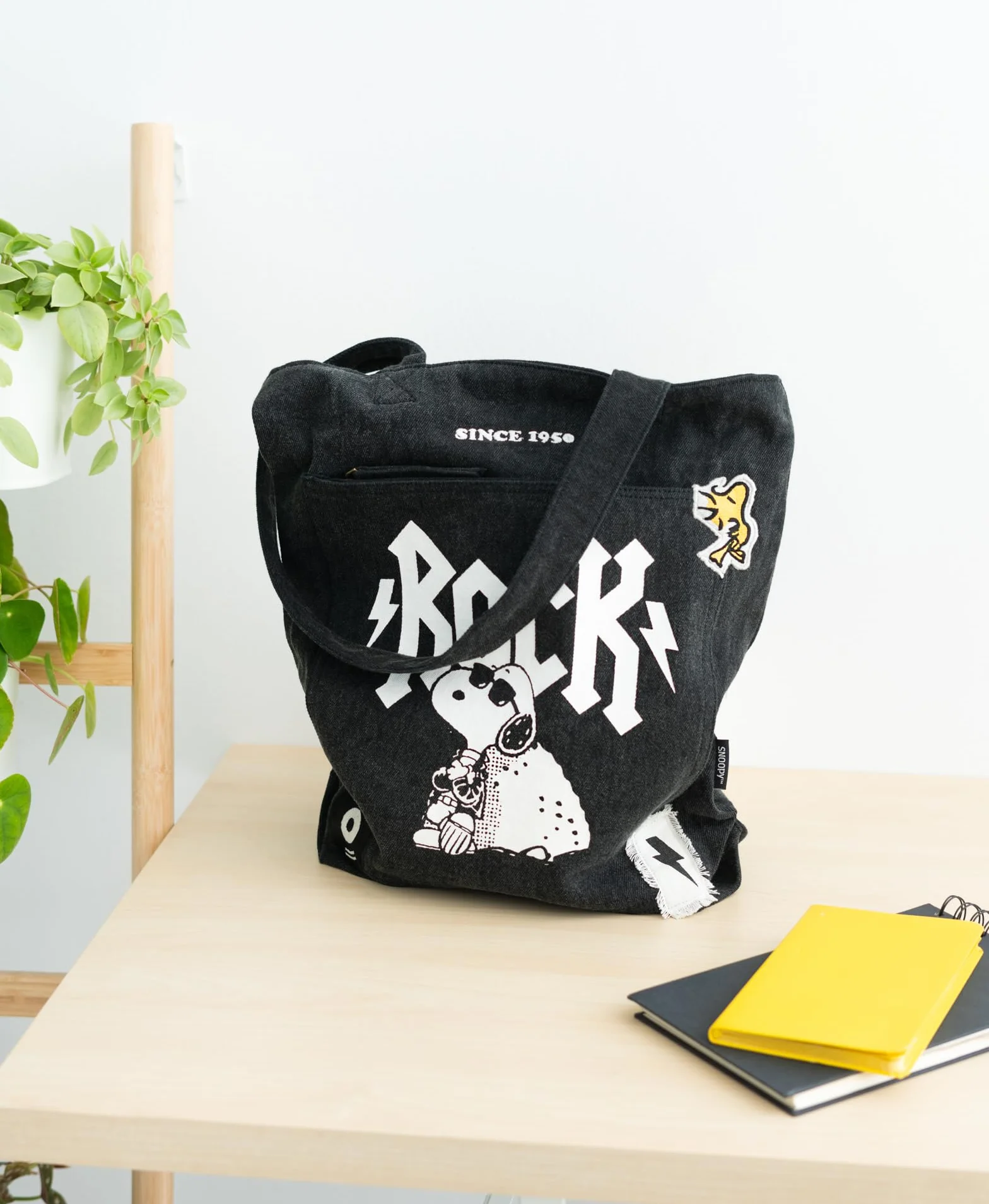 Grupo Erik Snoopy Premium Cotton Tote Bag | Cotton Shopping Bag | 42x37 cm - 16.5x14.5 inches - 15.5 L | Canvas Bag | Cotton Bag | Snoopy Gifts | Cute Tote Bag | Gift Bag | Cute Gifts