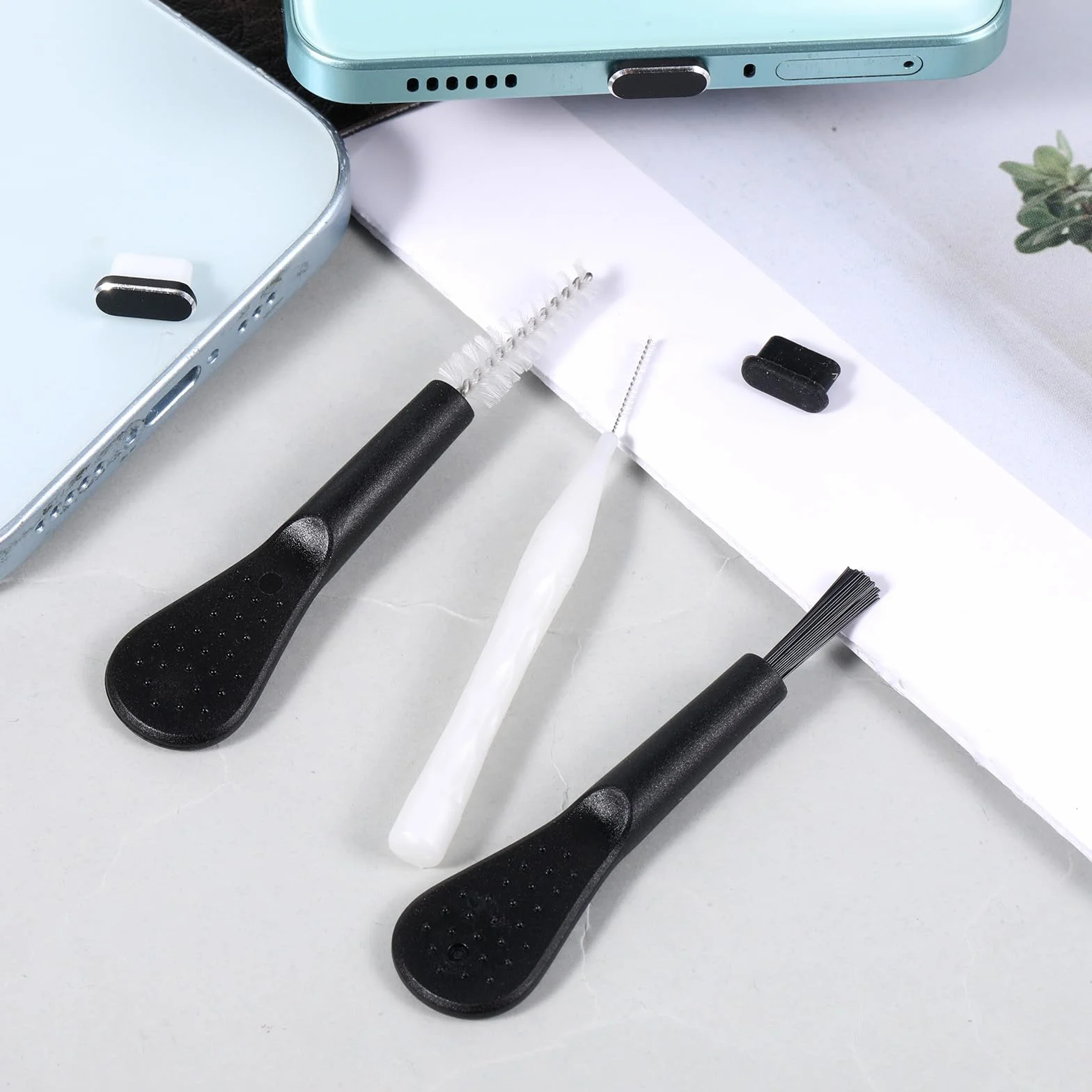 Zestaw 16 szt. USB C do czyszczenia telefonu komórkowego, głośnika, słuchawek, szczotek do czyszczenia, bez zapychania się, mini szczotka do czyszczenia 16 Pro Max, laptopów, keyboard cleaner (biała)