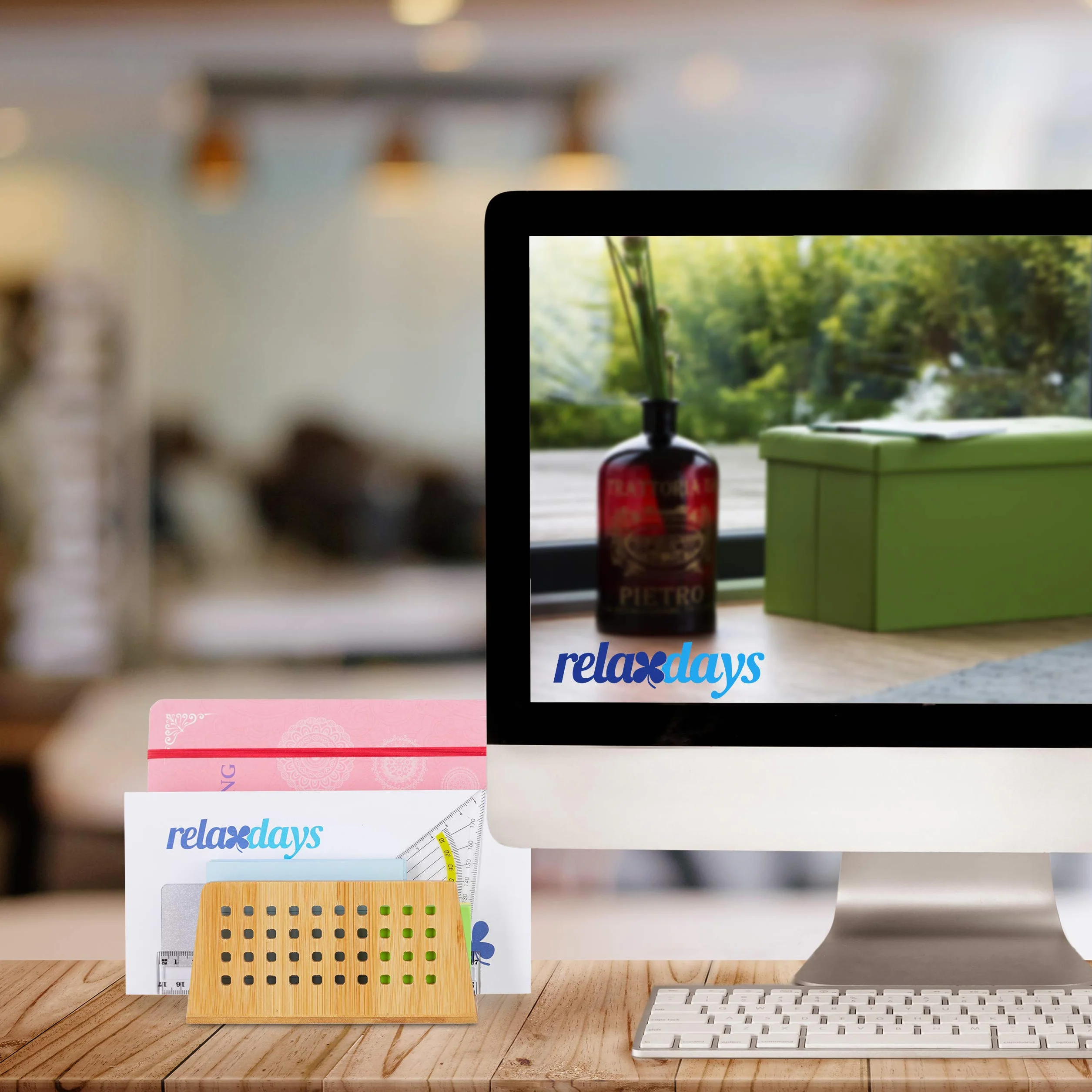 Relaxdays Bambusowy stojak na dokumenty, 2 perforowane przegródki, praktyczny stojak na listy, artykuły biurowe, uchwyt na listy DIN A5, naturalny